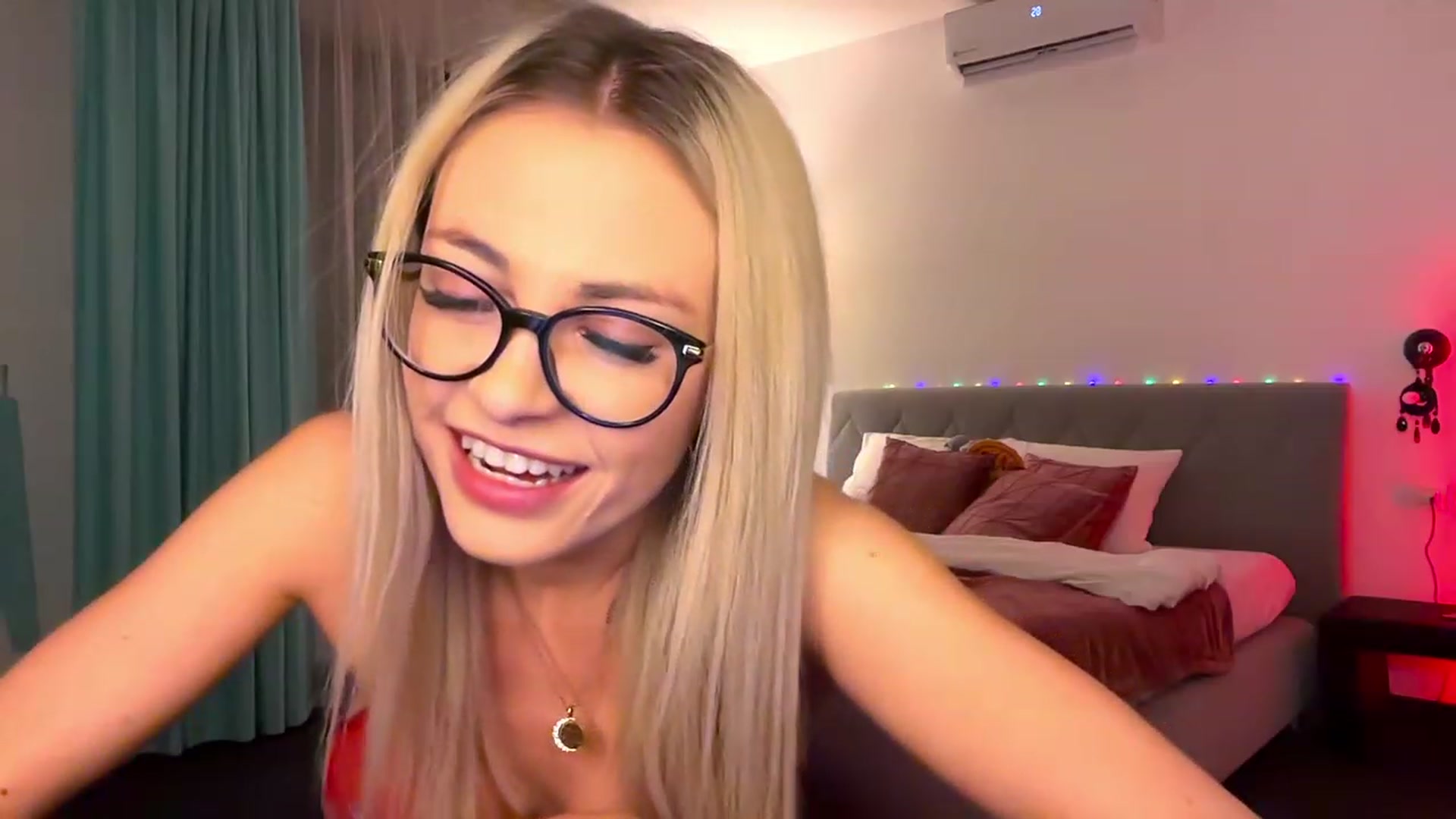 Gallery image thumbnail from BaayBee__'s myfreecams stream on, 12/24/2023, 24:52 image 14 of 20