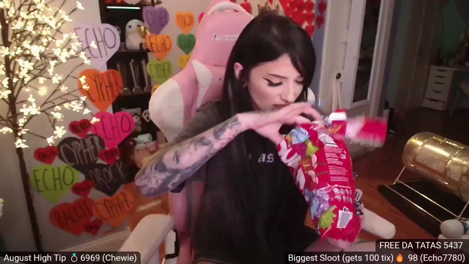 Gallery image thumbnail from BabeAriel's myfreecams stream on, 08/18/2024, 03:36 image 2 of 20