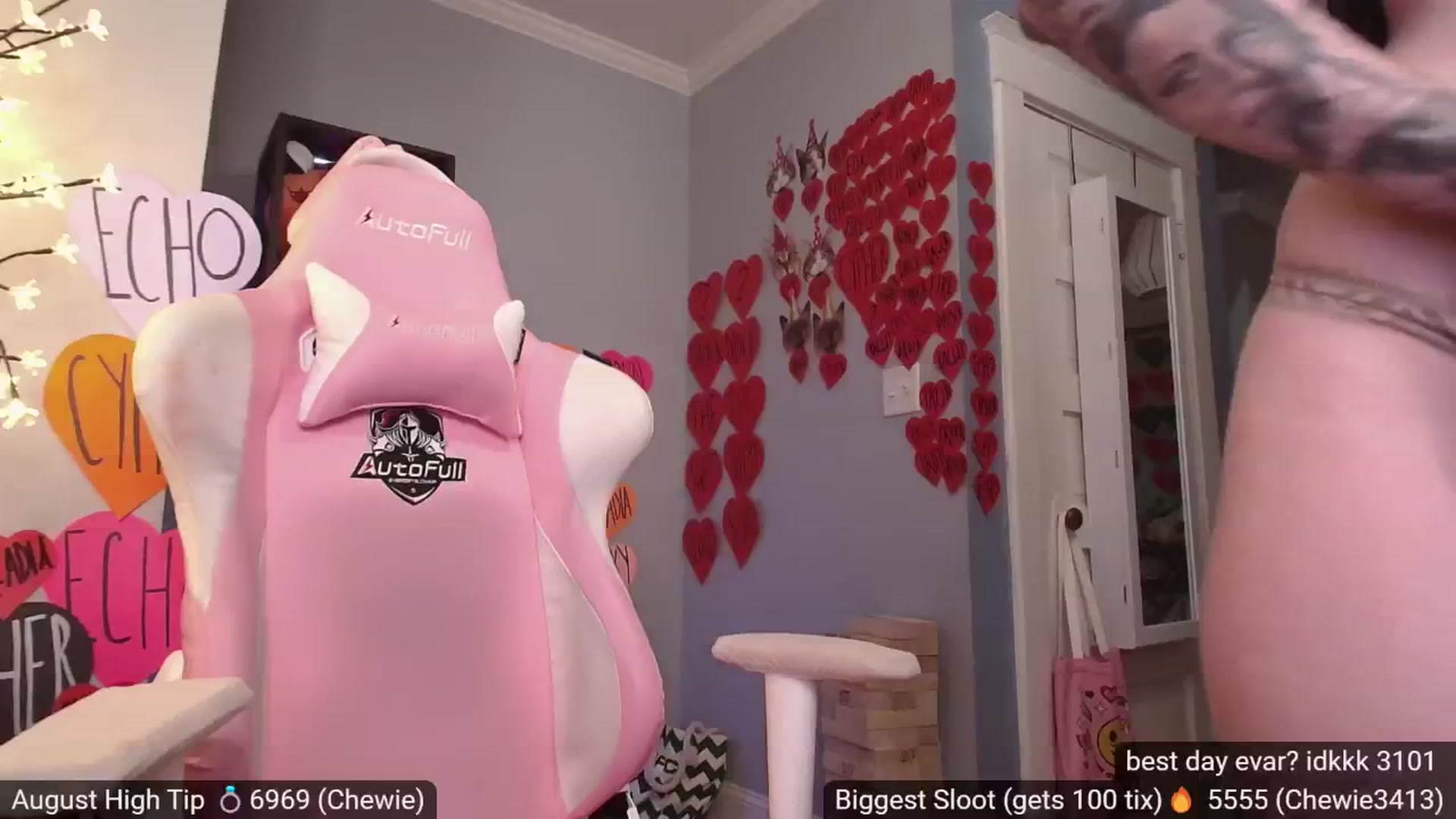 Gallery image thumbnail from BabeAriel's myfreecams stream on, 08/18/2024, 04:02 image 6 of 20