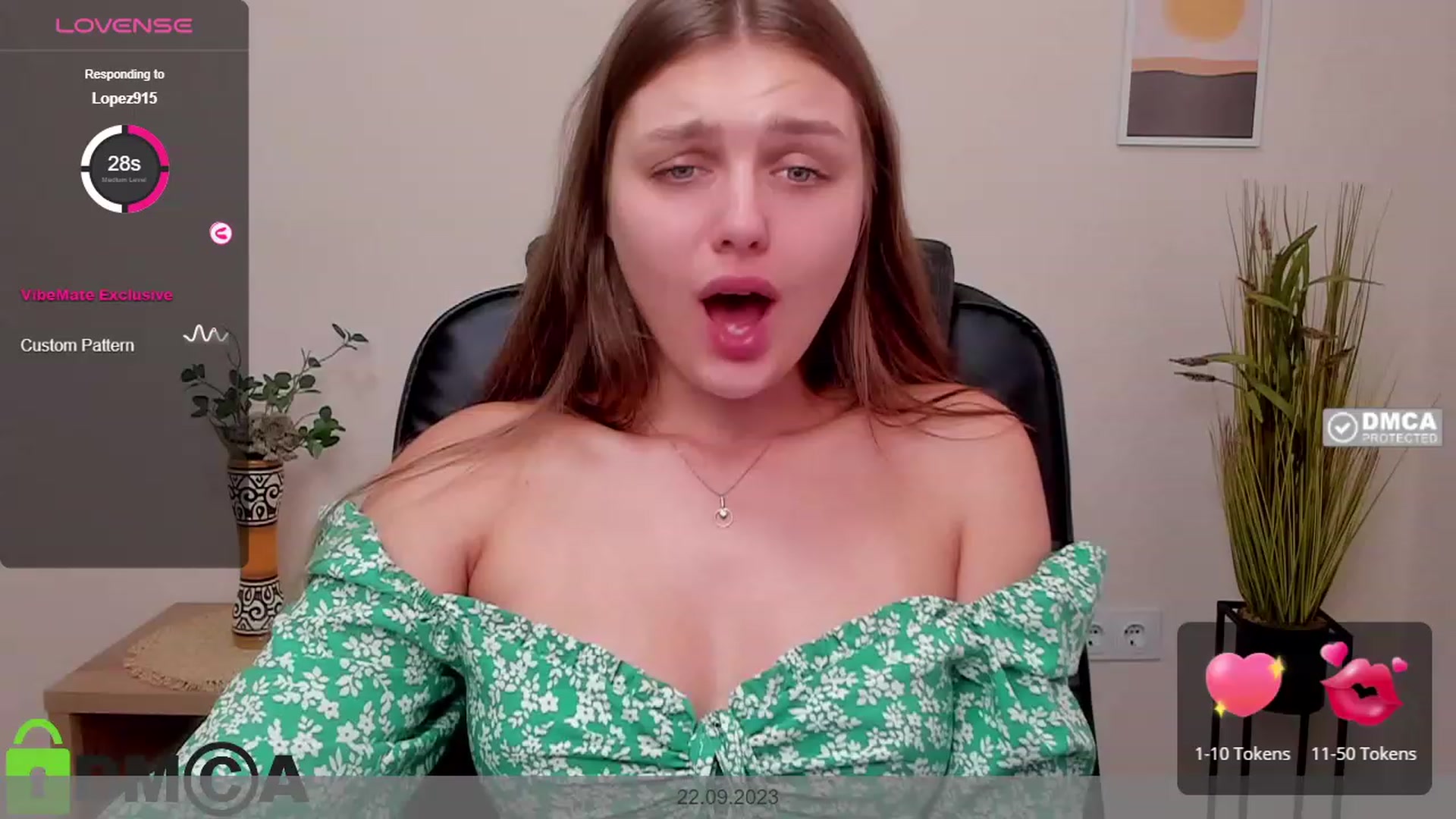 Gallery image thumbnail from Babe_golden's myfreecams stream on, 09/23/2023, 15:13 image 16 of 20