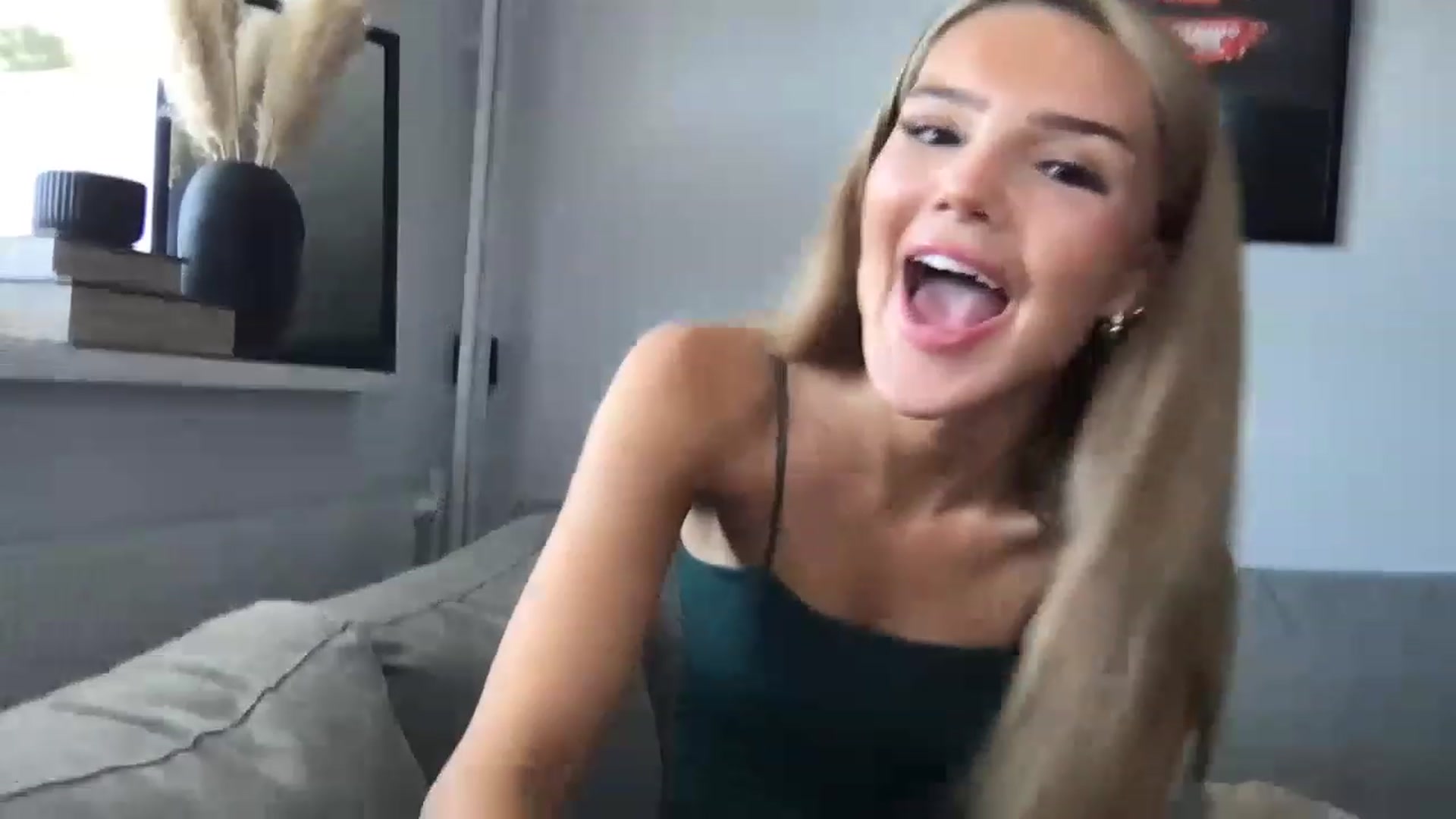 Gallery image thumbnail from Babebusiness's myfreecams stream on, 05/20/2023, 15:02 image 12 of 20
