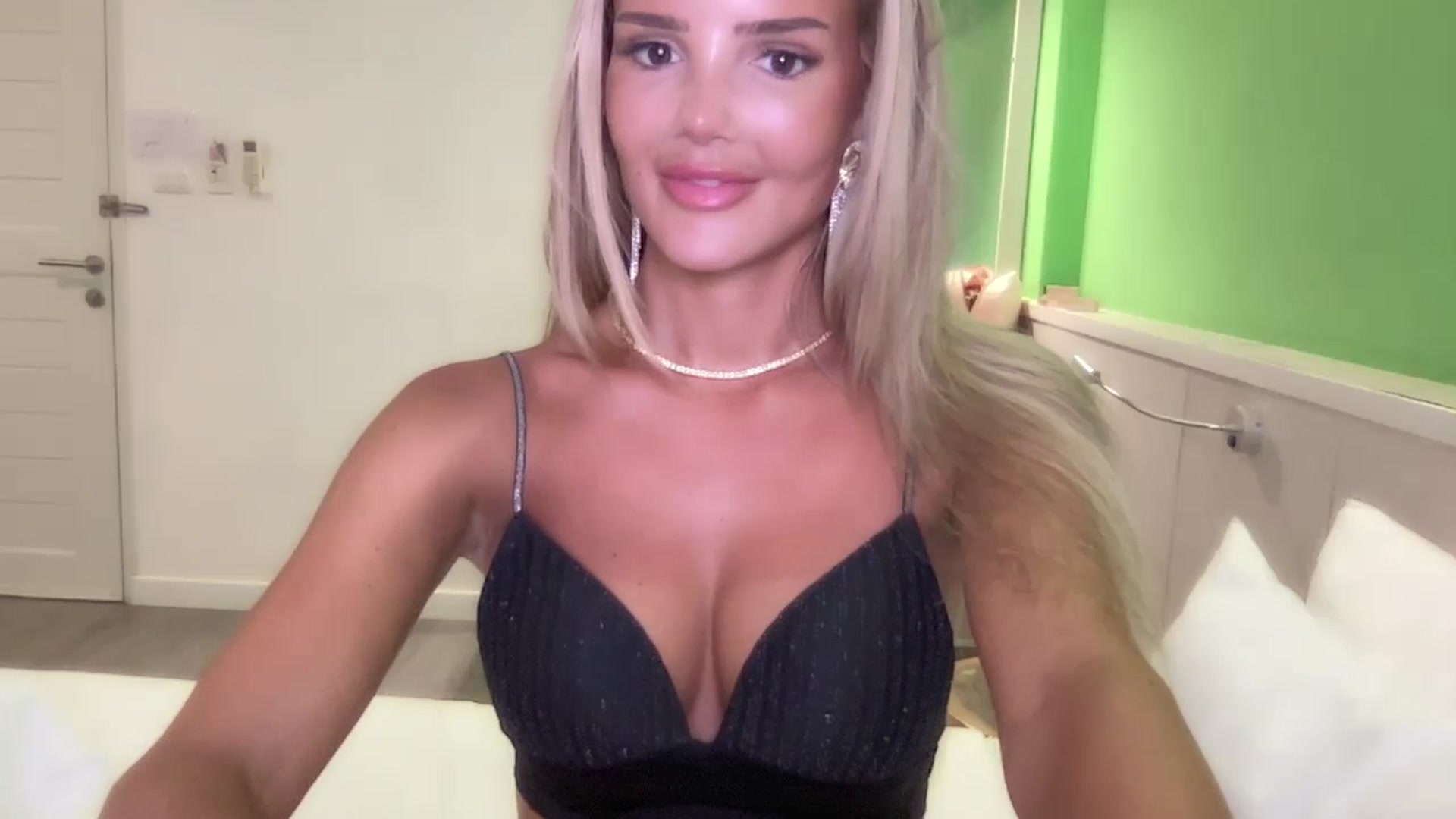Gallery image thumbnail from Babebusiness's myfreecams stream on, 01/12/2024, 19:10 image 8 of 20