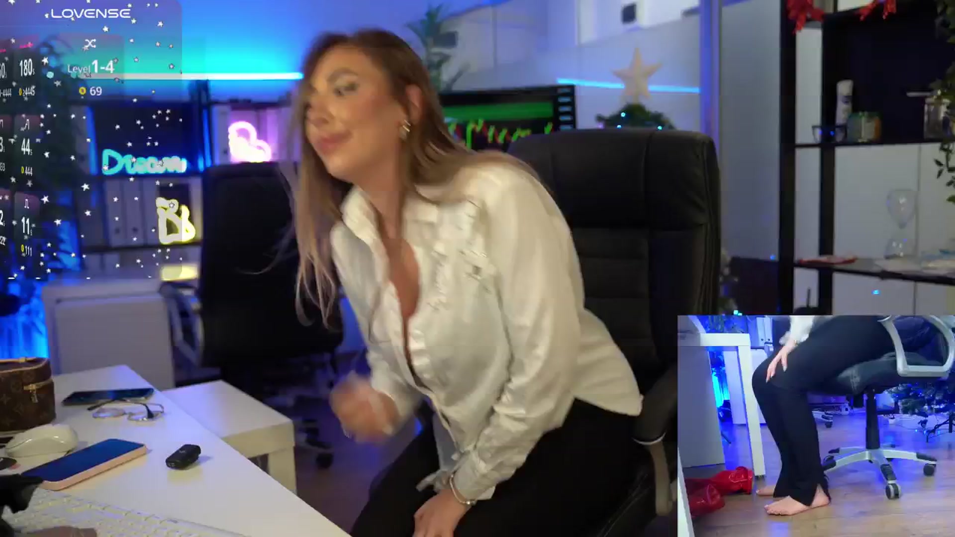 Gallery image thumbnail from BabesGoWild's myfreecams stream on, 12/19/2025, 01:09 image 18 of 20