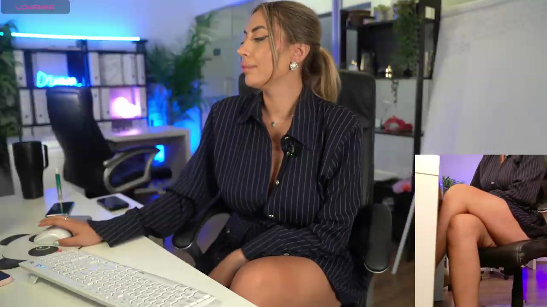 Gallery image thumbnail from BabesGoWild's myfreecams stream on, 08/19/2026, 11:27 image 12 of 20