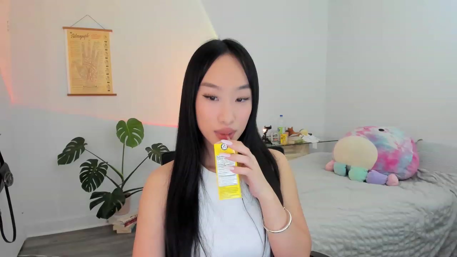 Gallery image thumbnail from BabieLee's myfreecams stream on, 03/28/2023, 24:11 image 10 of 20