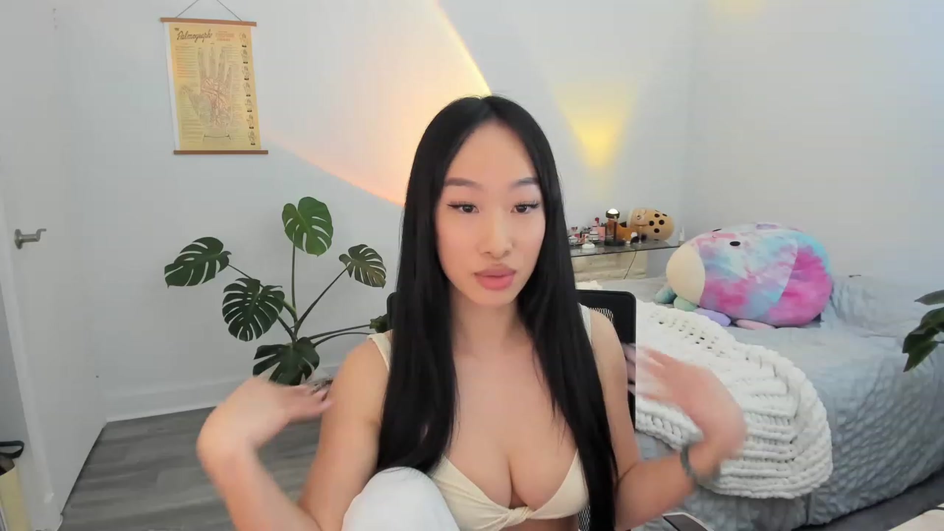 Gallery image thumbnail from BabieLee's myfreecams stream on, 04/12/2023, 05:55 image 7 of 20