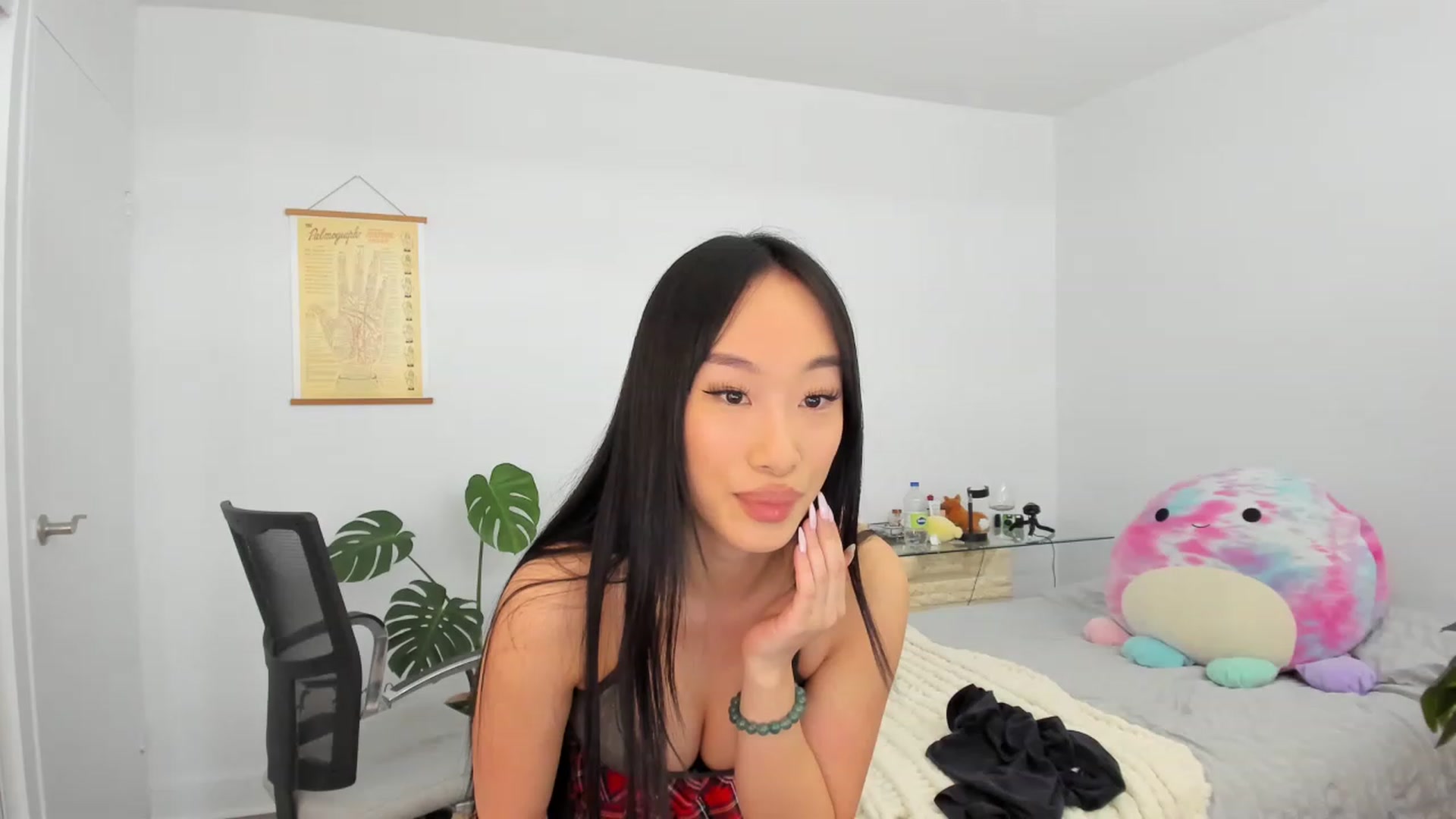 Gallery image thumbnail from BabieLee's myfreecams stream on, 04/18/2023, 21:56 image 8 of 20
