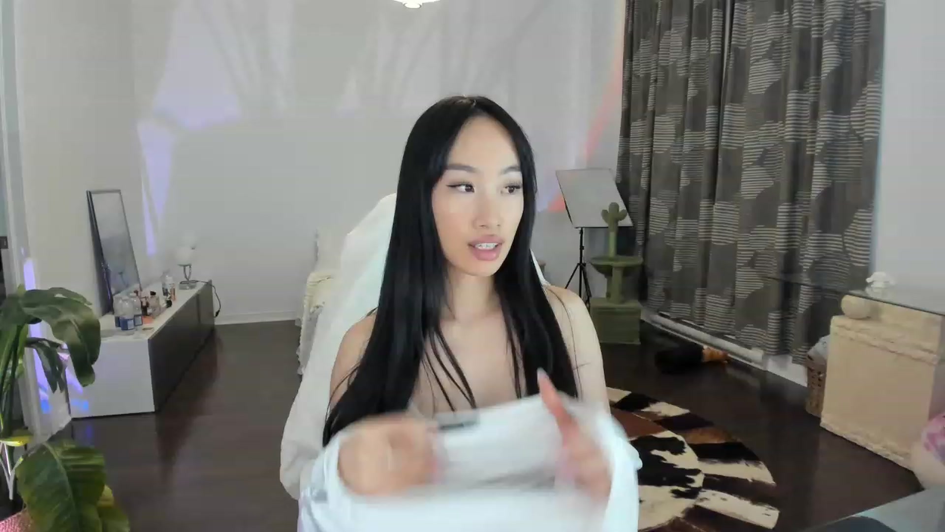 Gallery image thumbnail from BabieLee's myfreecams stream on, 06/21/2023, 03:56 image 6 of 20