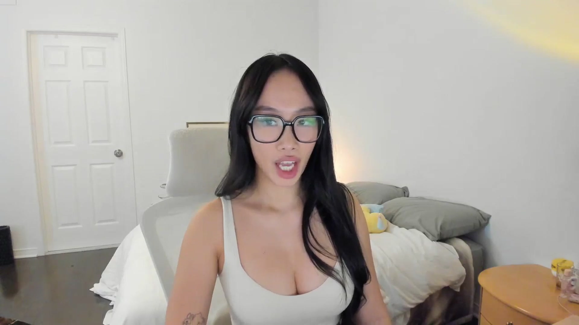 Gallery image thumbnail from BabieLee's myfreecams stream on, 12/16/2023, 07:07 image 12 of 20