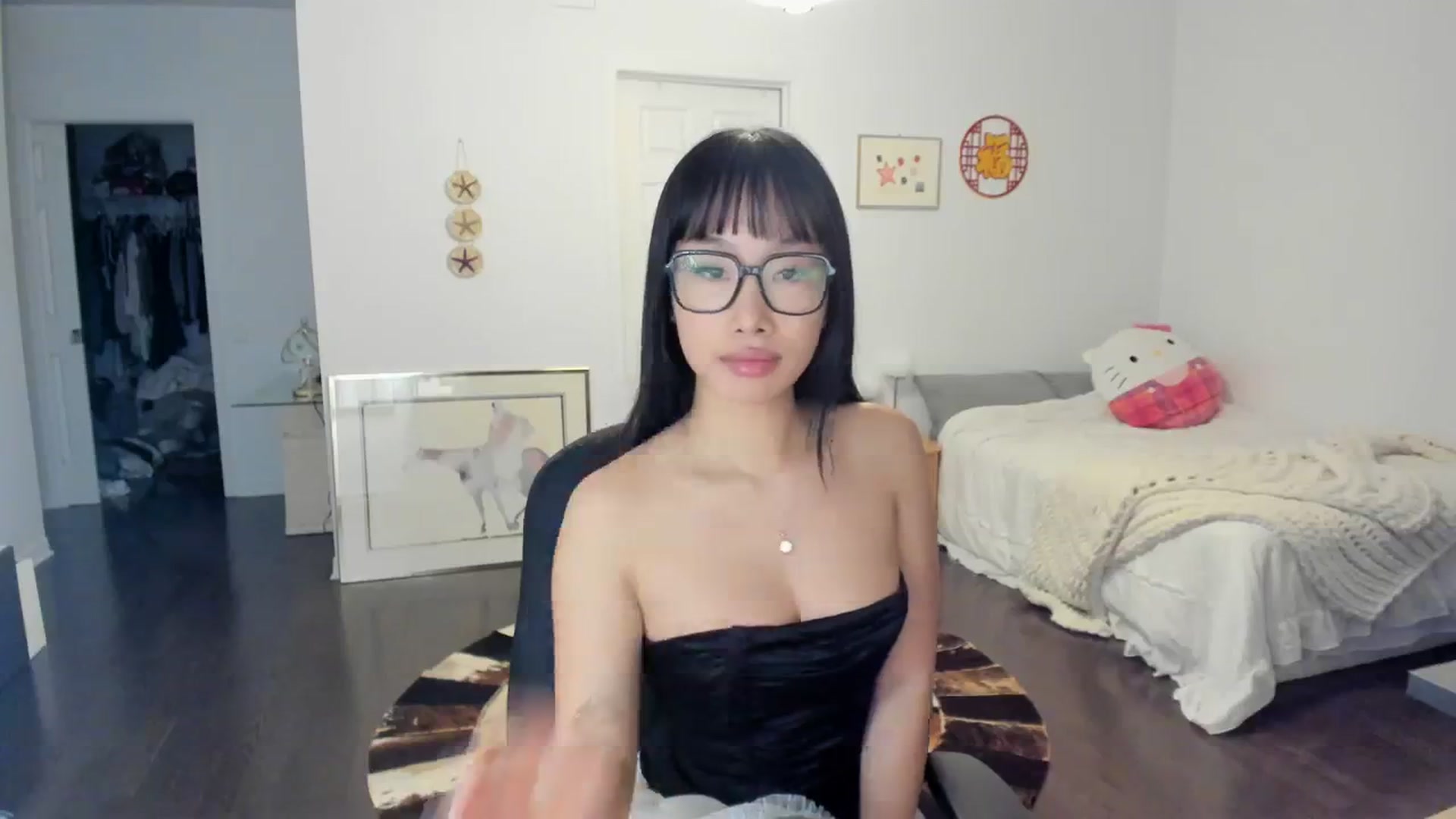 Gallery image thumbnail from BabieLee's myfreecams stream on, 04/15/2024, 02:53 image 4 of 20