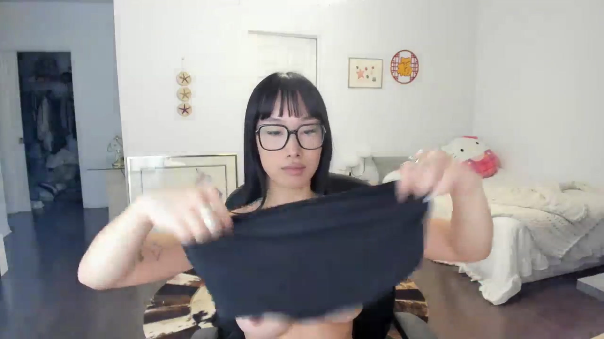 Gallery image thumbnail from BabieLee's myfreecams stream on, 04/15/2024, 02:53 image 9 of 20