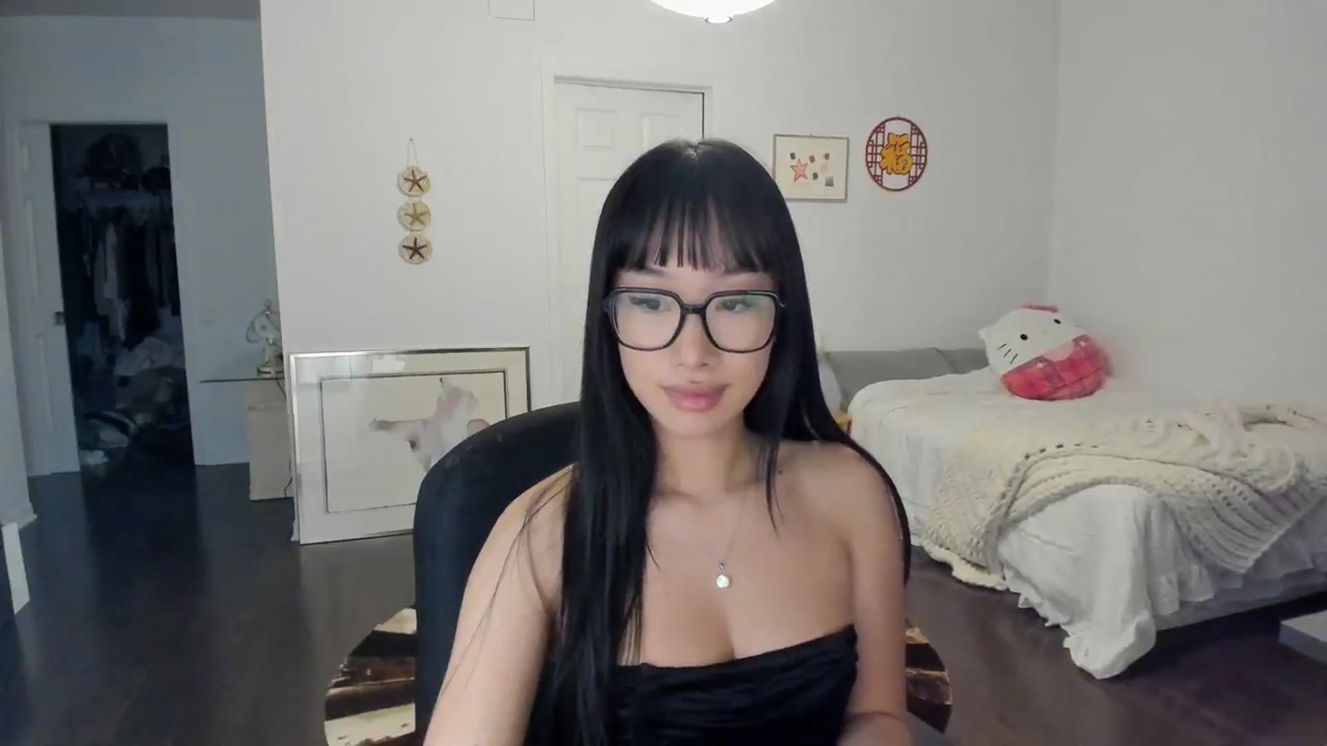 Gallery image thumbnail from BabieLee's myfreecams stream on, 04/15/2024, 02:53 image 5 of 20