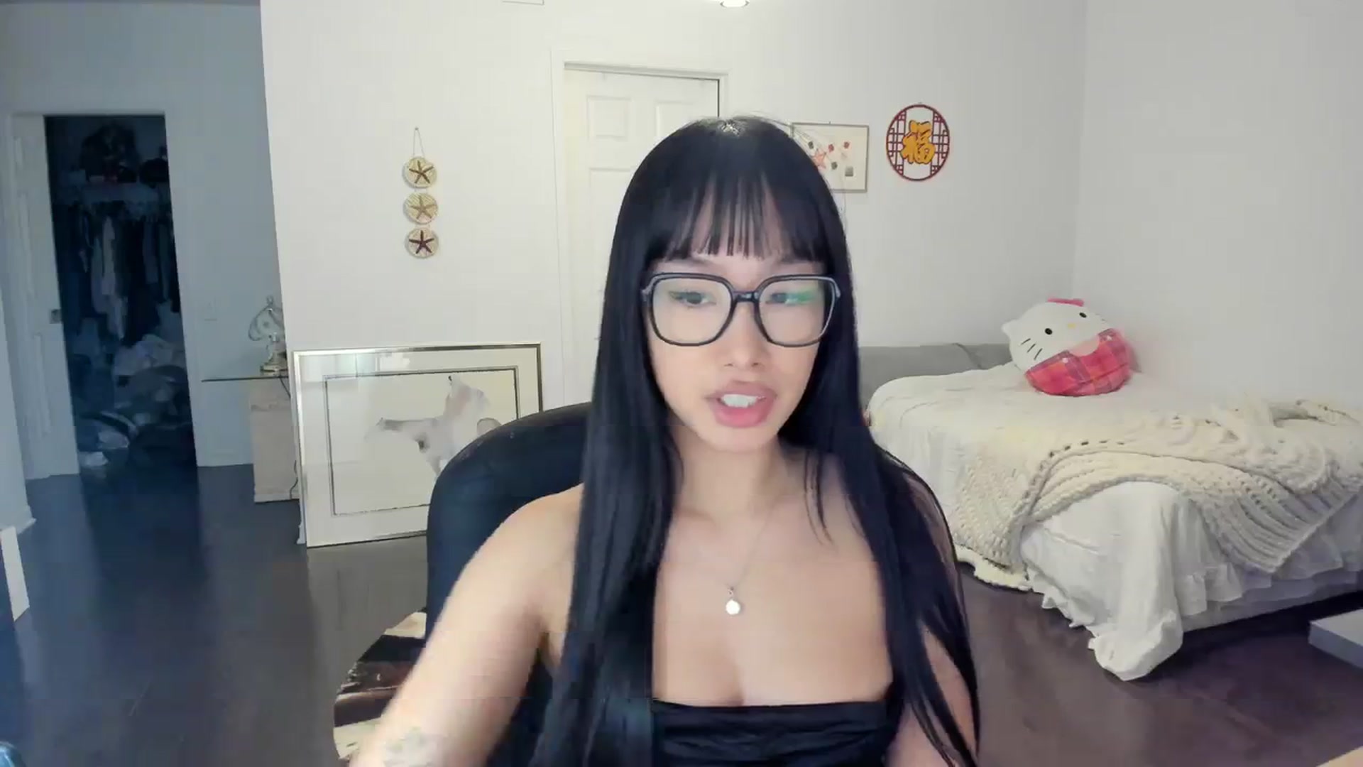 Gallery image thumbnail from BabieLee's myfreecams stream on, 04/15/2024, 02:53 image 6 of 20