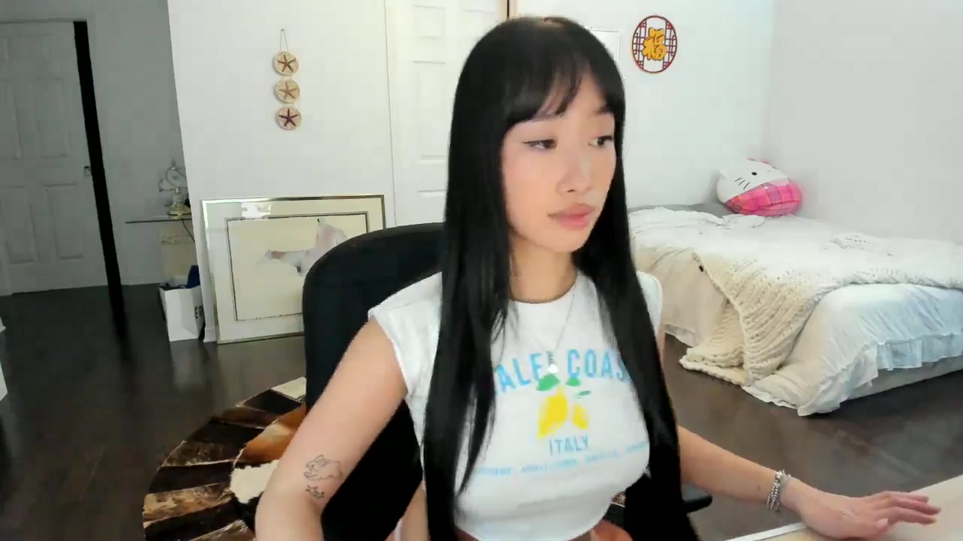 Gallery image thumbnail from BabieLee's myfreecams stream on, 05/19/2024, 04:29 image 19 of 20