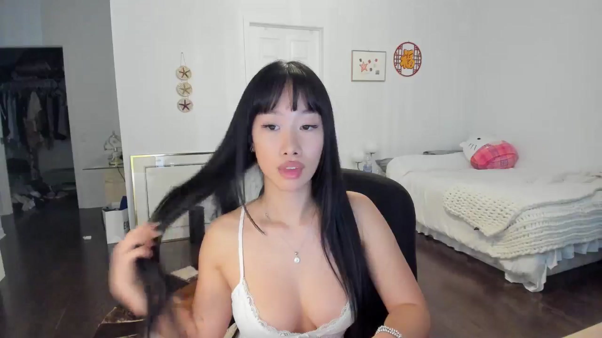 Gallery image thumbnail from BabieLee's myfreecams stream on, 05/23/2024, 23:24 image 6 of 20