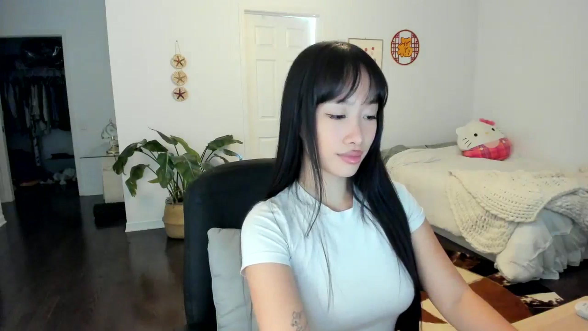 Gallery image thumbnail from BabieLee's myfreecams stream on, 06/11/2024, 19:37 image 7 of 20