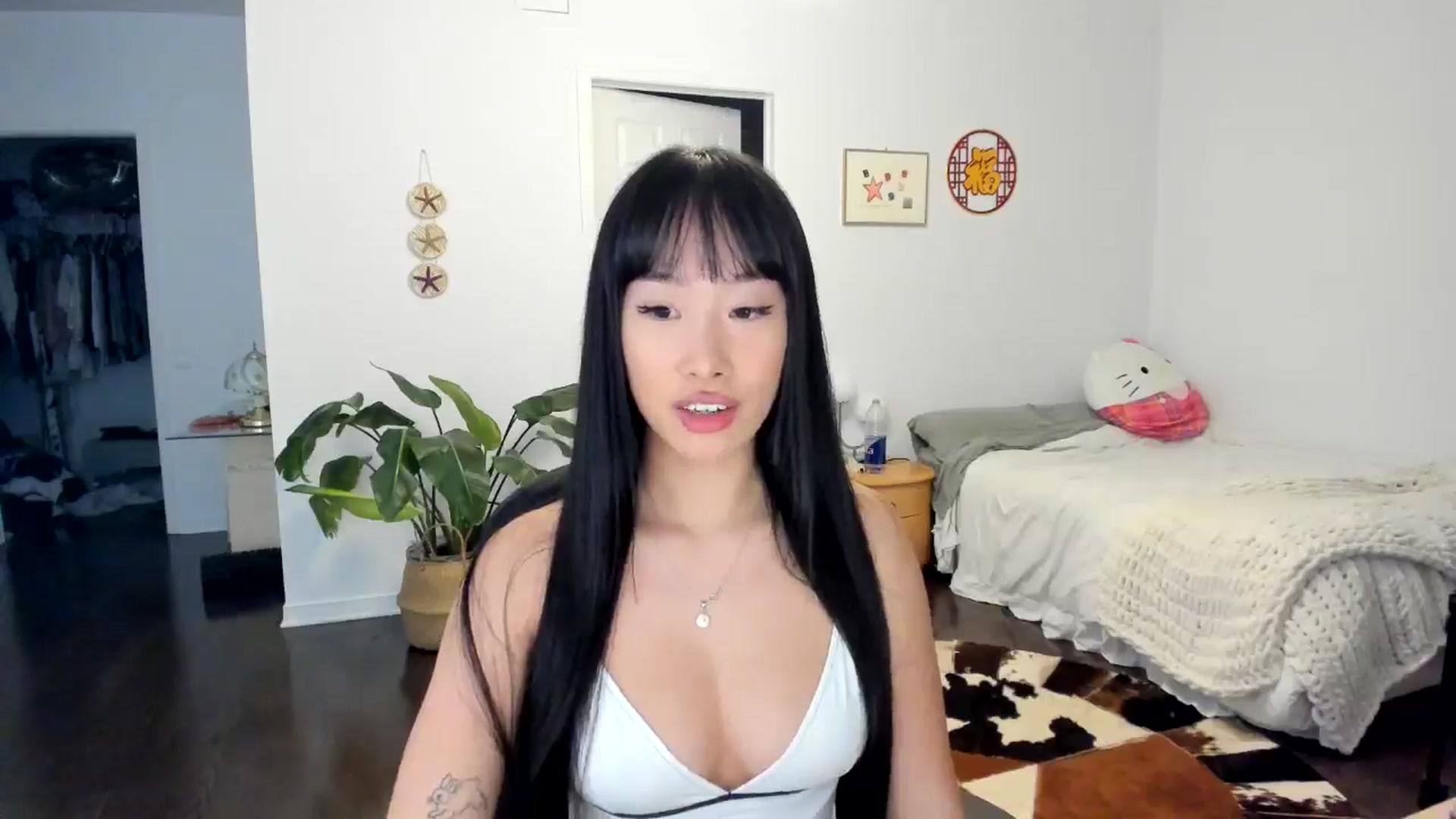 Gallery image thumbnail from BabieLee's myfreecams stream on, 06/15/2024, 03:02 image 4 of 20