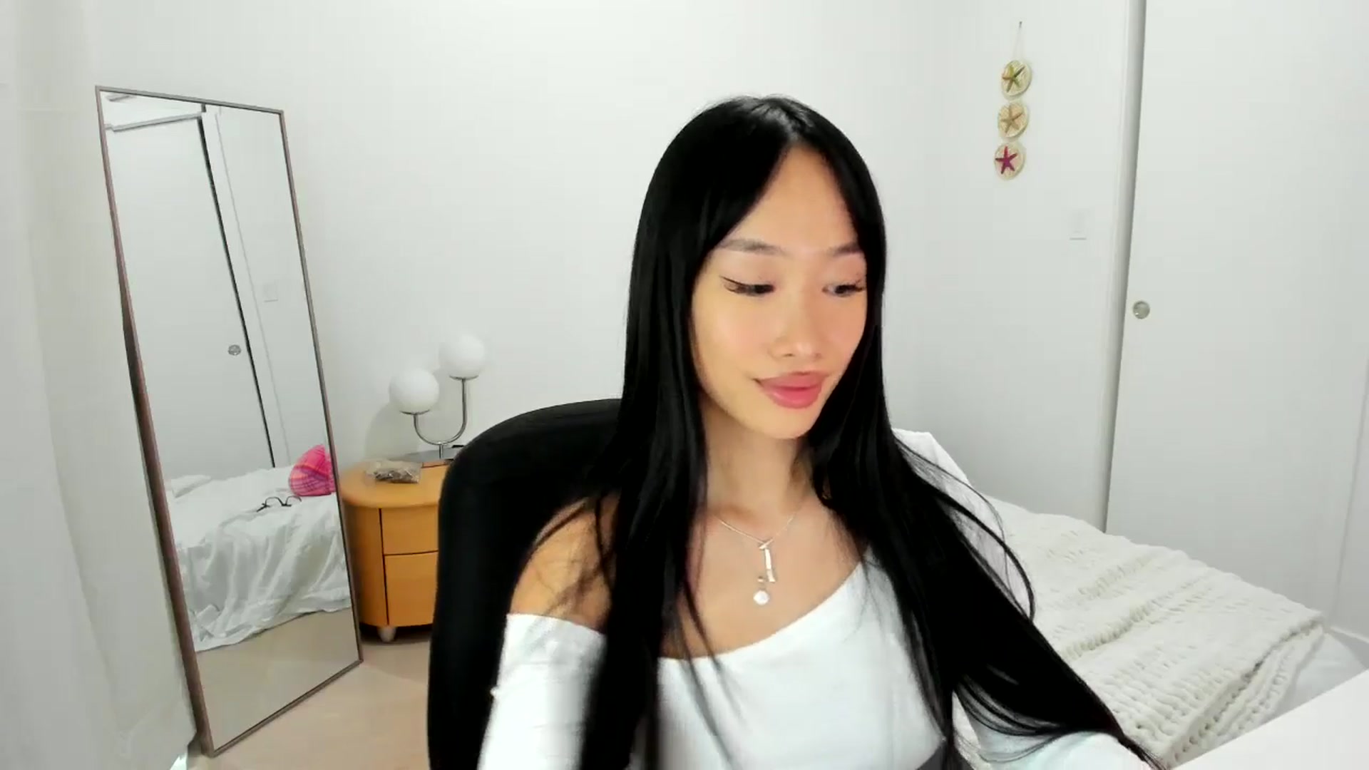 Gallery image thumbnail from BabieLee's myfreecams stream on, 07/08/2024, 24:28 image 6 of 20