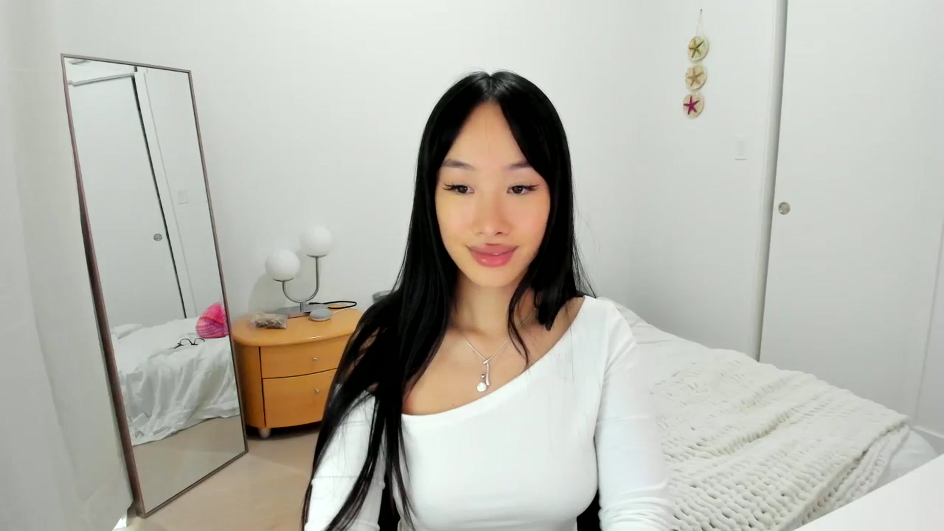 Gallery image thumbnail from BabieLee's myfreecams stream on, 07/08/2024, 24:28 image 4 of 20