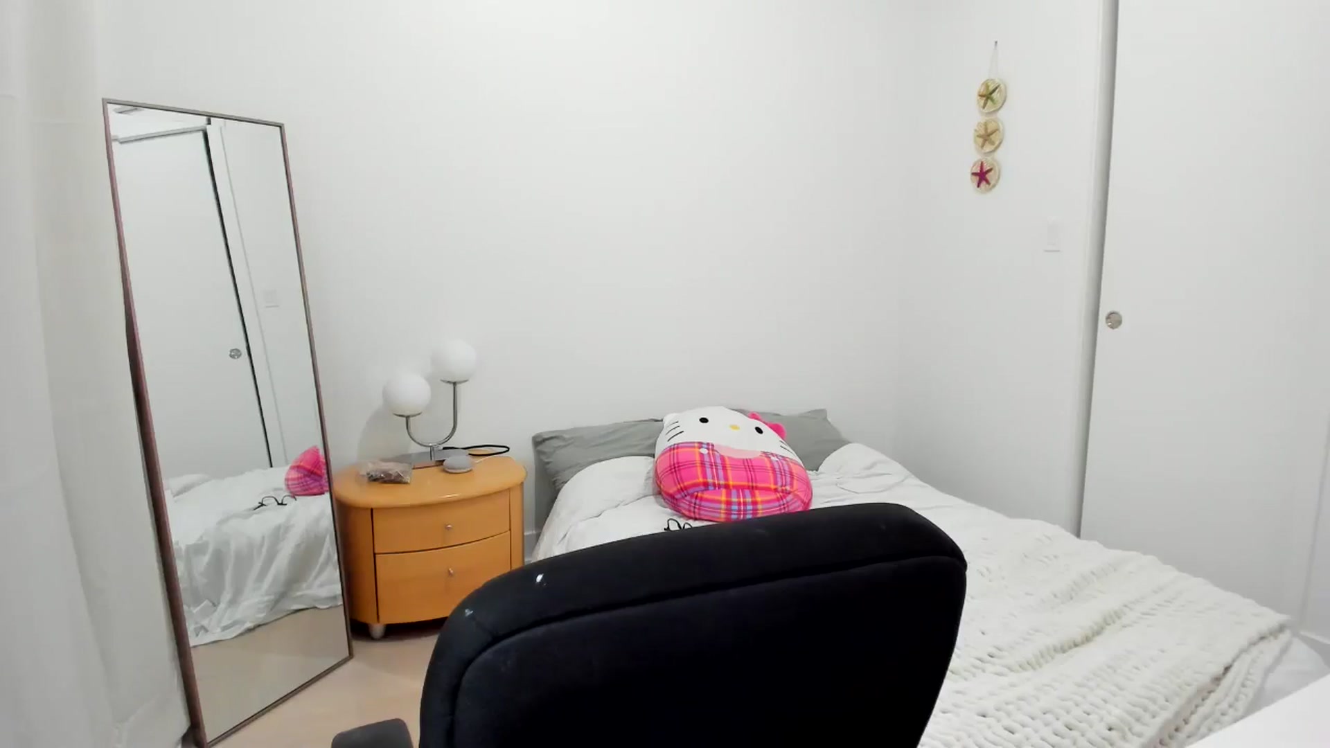Gallery image thumbnail from BabieLee's myfreecams stream on, 07/08/2024, 24:28 image 15 of 20