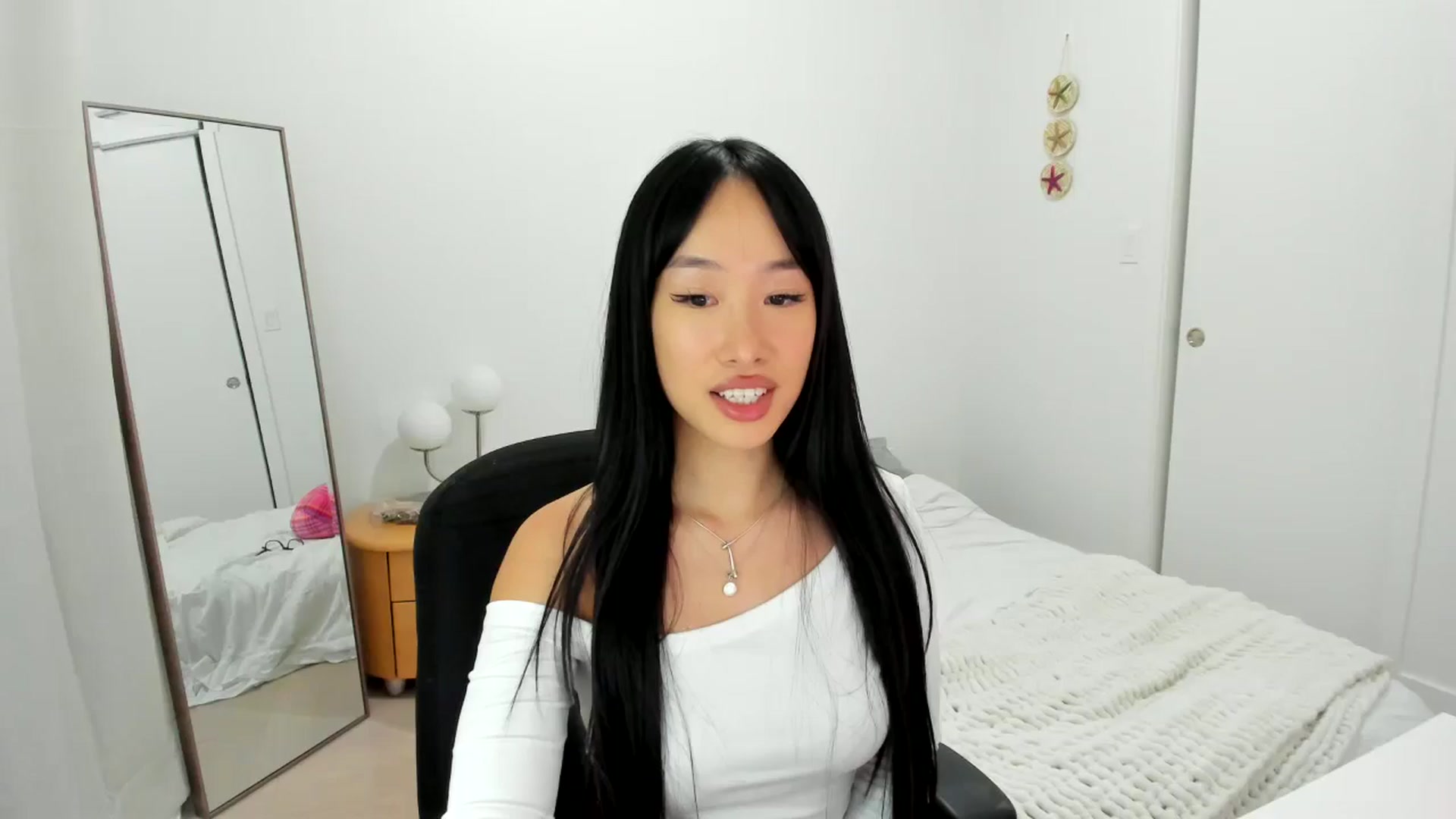 Gallery image thumbnail from BabieLee's myfreecams stream on, 07/08/2024, 24:28 image 8 of 20