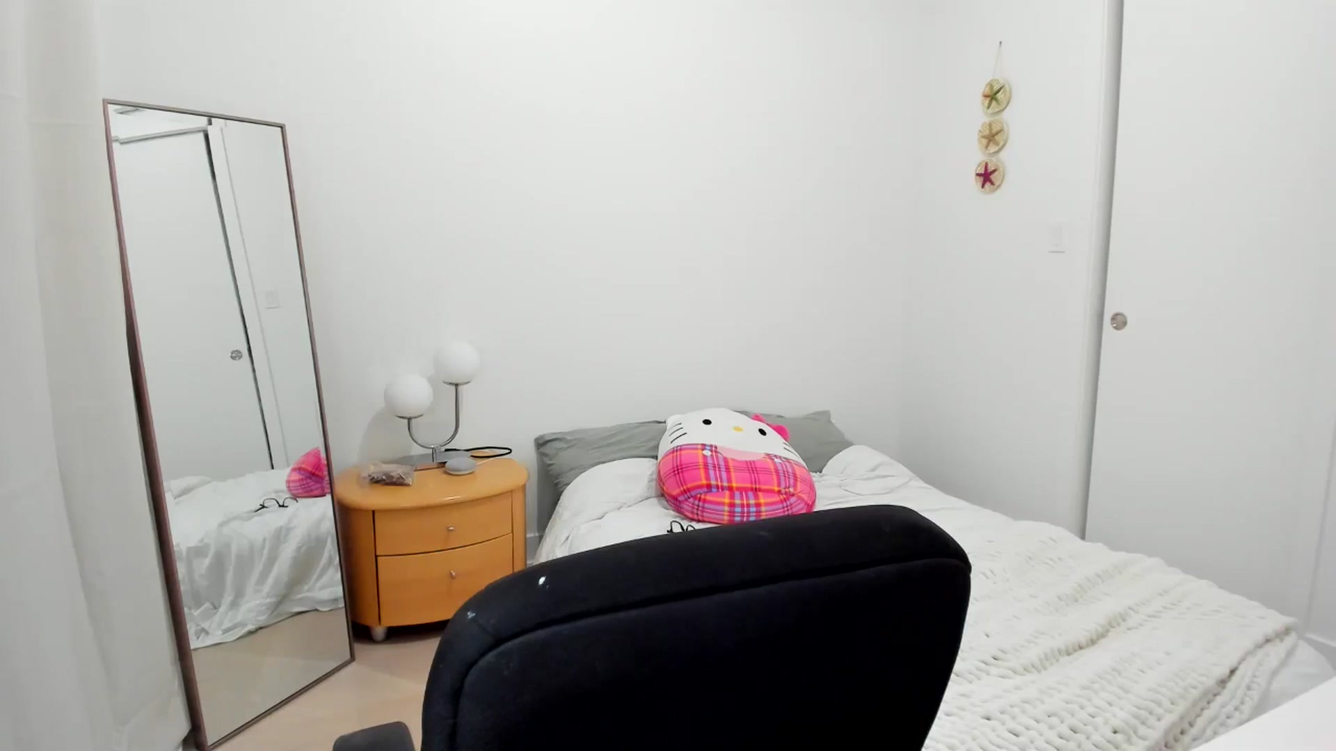 Gallery image thumbnail from BabieLee's myfreecams stream on, 07/08/2024, 24:28 image 16 of 20