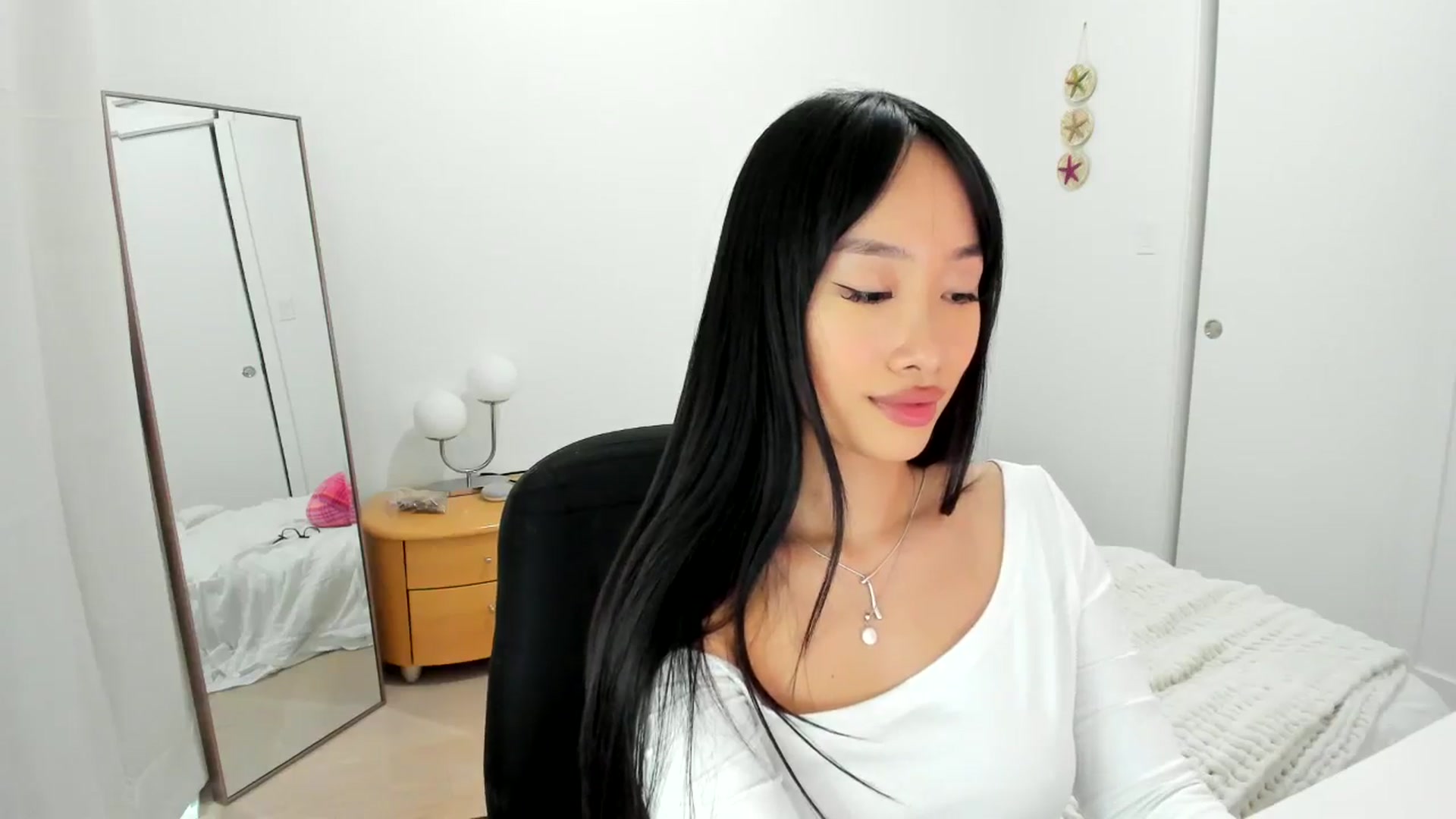 Gallery image thumbnail from BabieLee's myfreecams stream on, 07/08/2024, 24:28 image 5 of 20