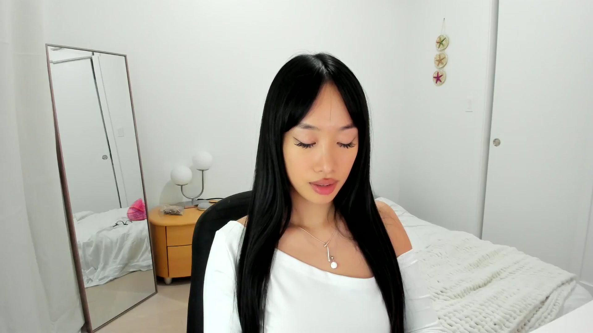Gallery image thumbnail from BabieLee's myfreecams stream on, 07/08/2024, 24:28 image 18 of 20
