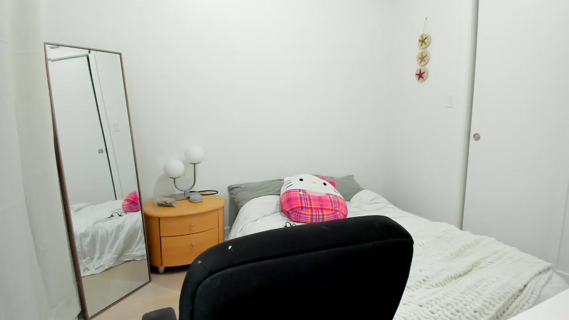 Gallery image thumbnail from BabieLee's myfreecams stream on, 07/08/2024, 24:28 image 14 of 20