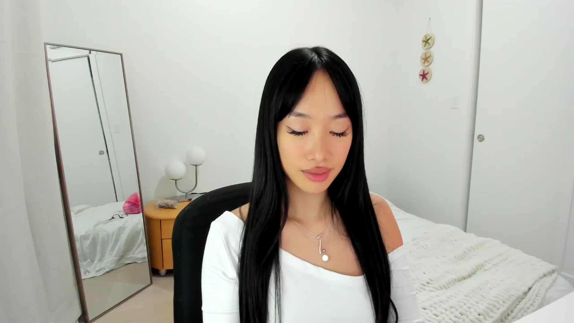 Gallery image thumbnail from BabieLee's myfreecams stream on, 07/08/2024, 24:28 image 19 of 20