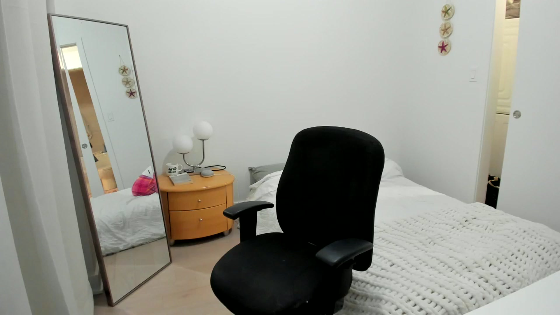 Gallery image thumbnail from BabieLee's myfreecams stream on, 08/02/2024, 02:21 image 14 of 20
