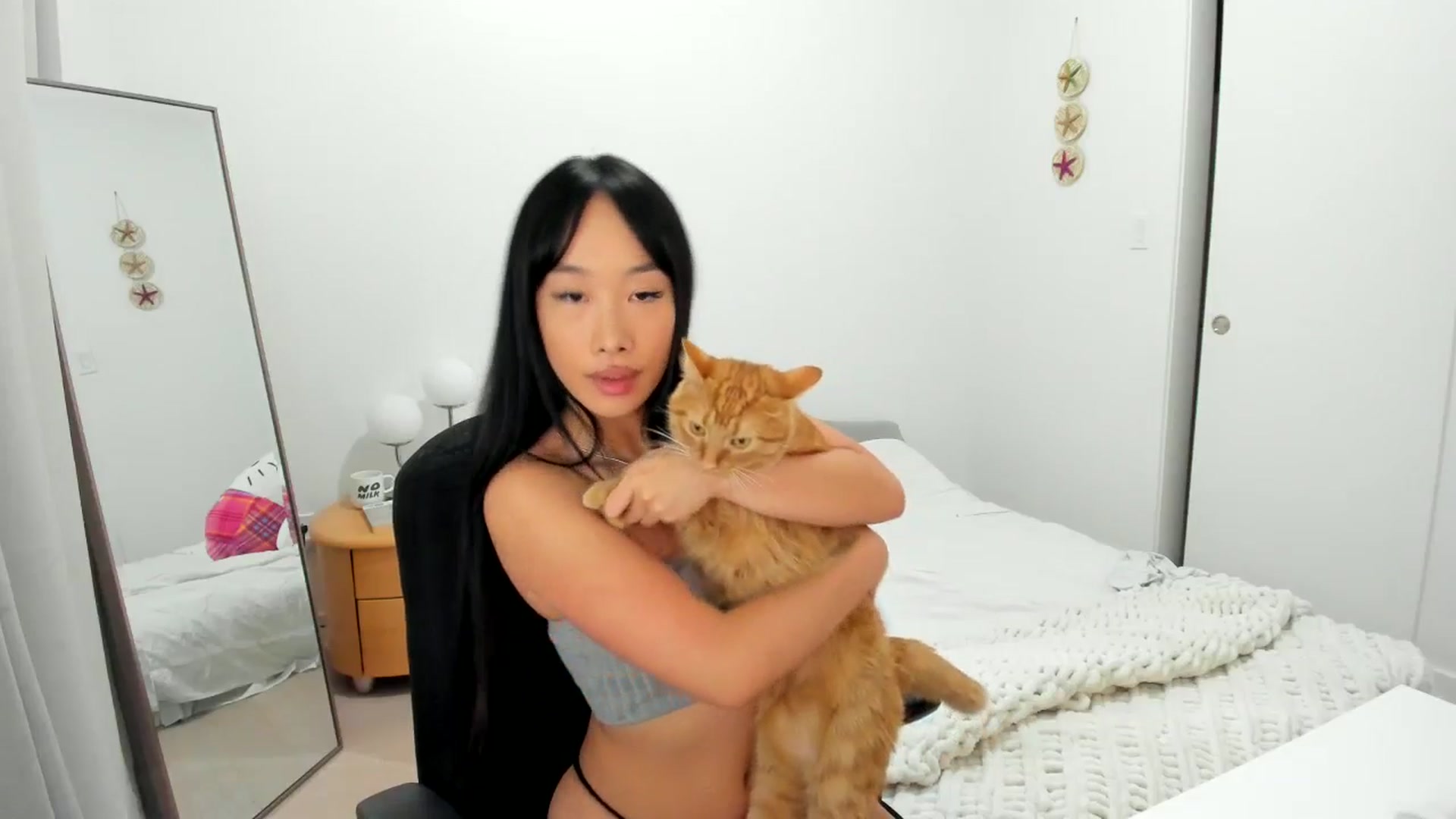 Gallery image thumbnail from BabieLee's myfreecams stream on, 08/10/2024, 04:39 image 6 of 20