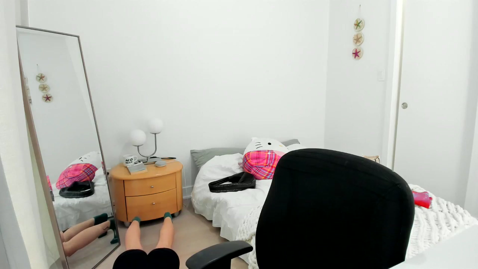 Gallery image thumbnail from BabieLee's myfreecams stream on, 08/10/2024, 22:13 image 16 of 20