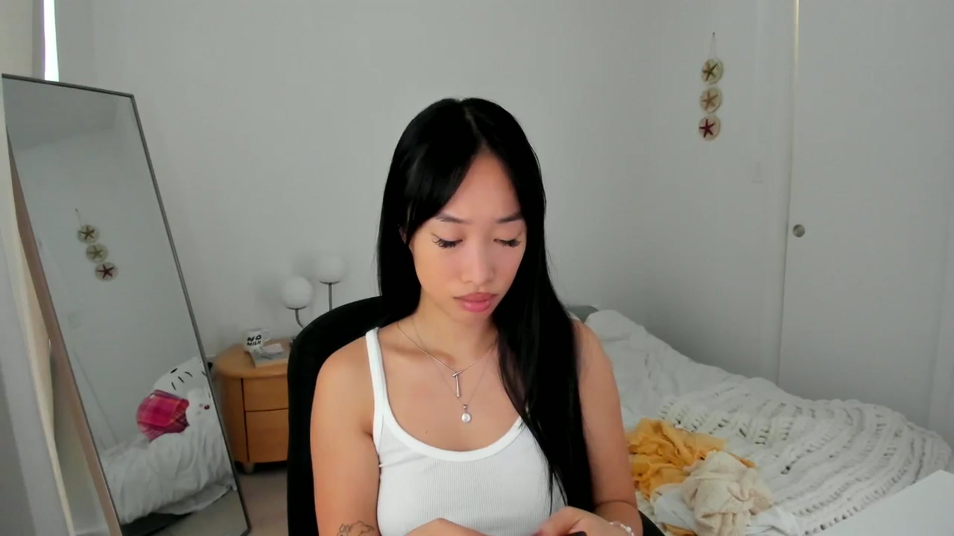 Gallery image thumbnail from BabieLee's myfreecams stream on, 08/15/2024, 18:09 image 6 of 20