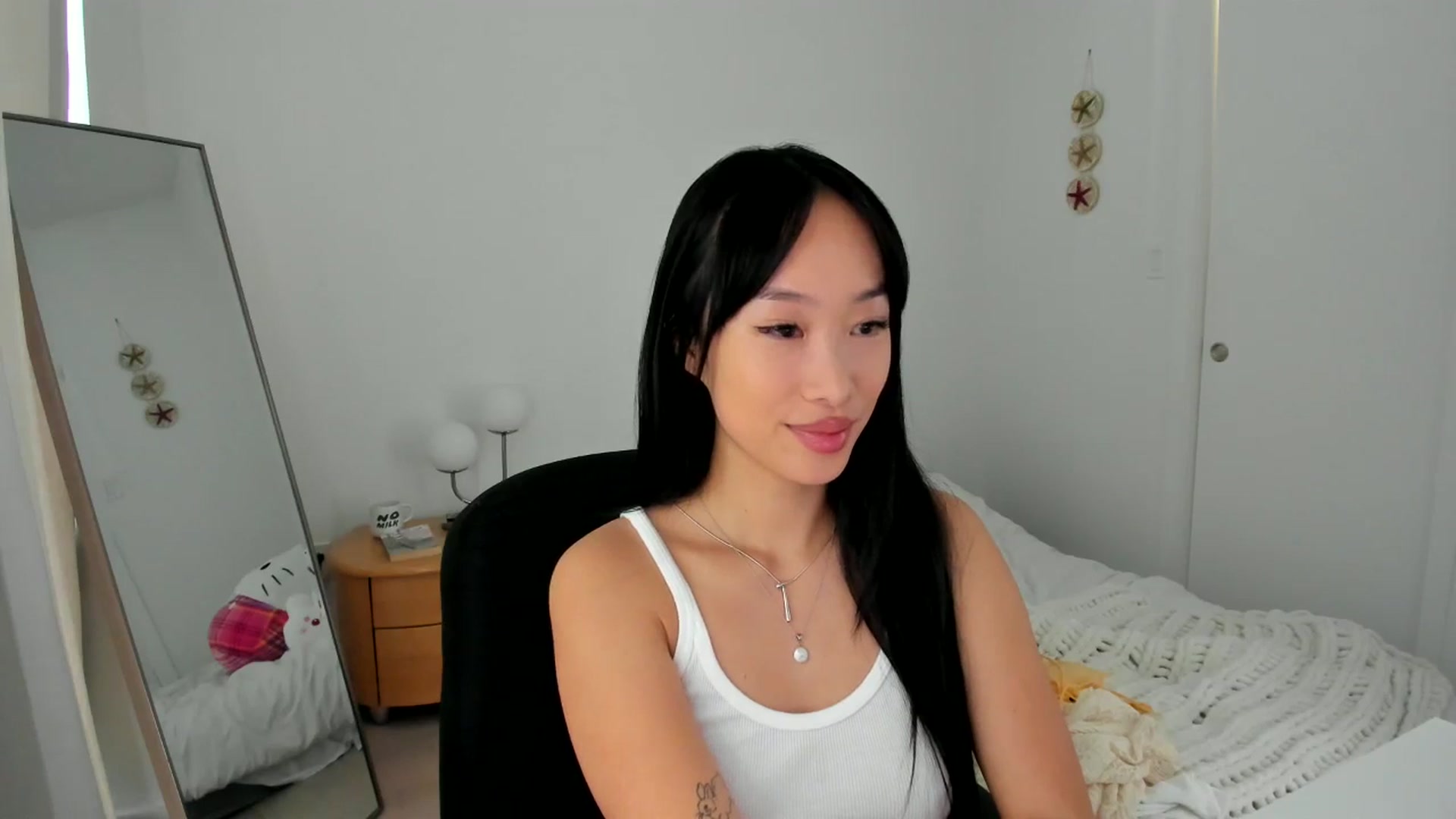 Gallery image thumbnail from BabieLee's myfreecams stream on, 08/15/2024, 18:09 image 8 of 20