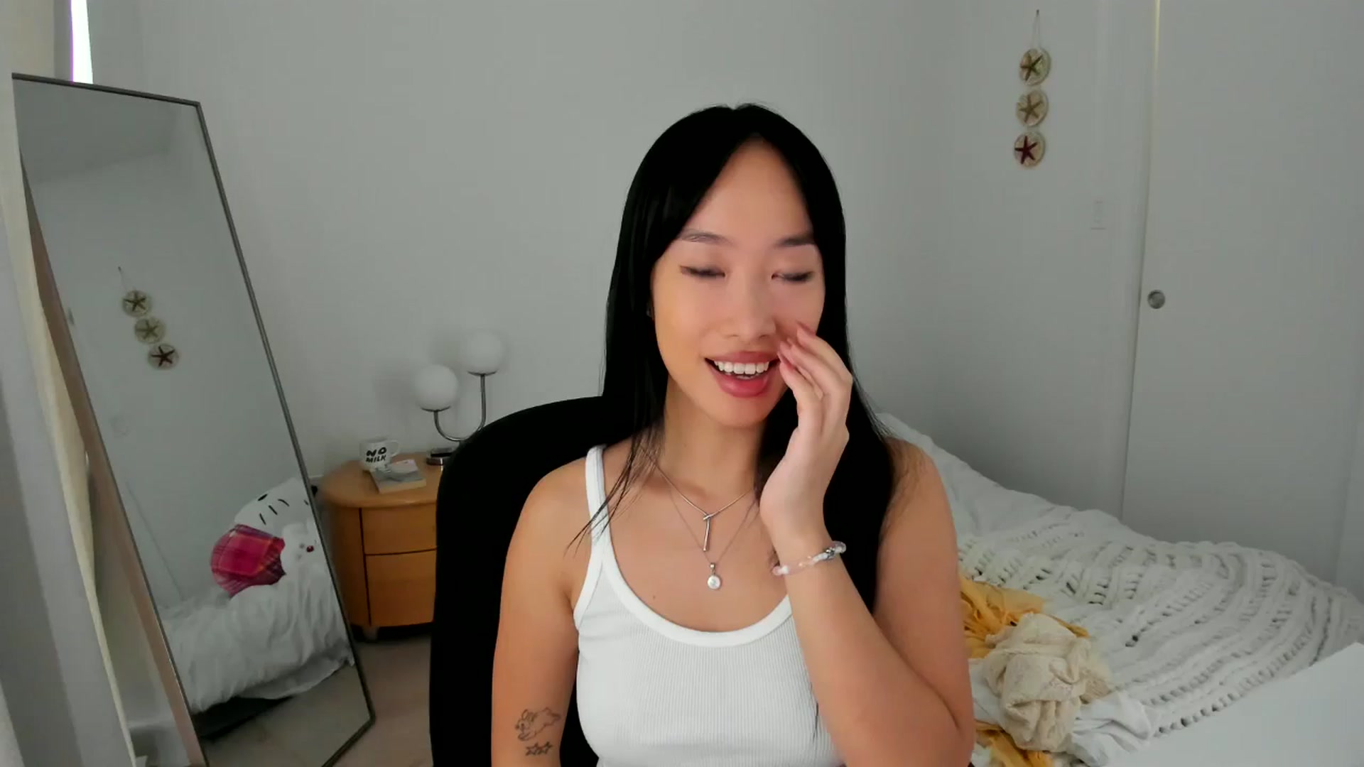 Gallery image thumbnail from BabieLee's myfreecams stream on, 08/15/2024, 18:09 image 1 of 20