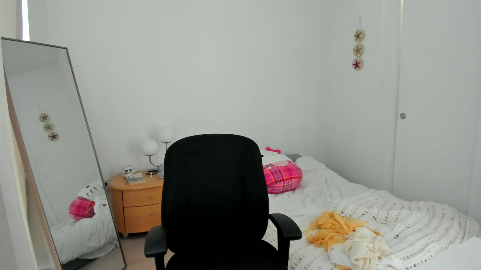 Gallery image thumbnail from BabieLee's myfreecams stream on, 08/15/2024, 18:09 image 16 of 20