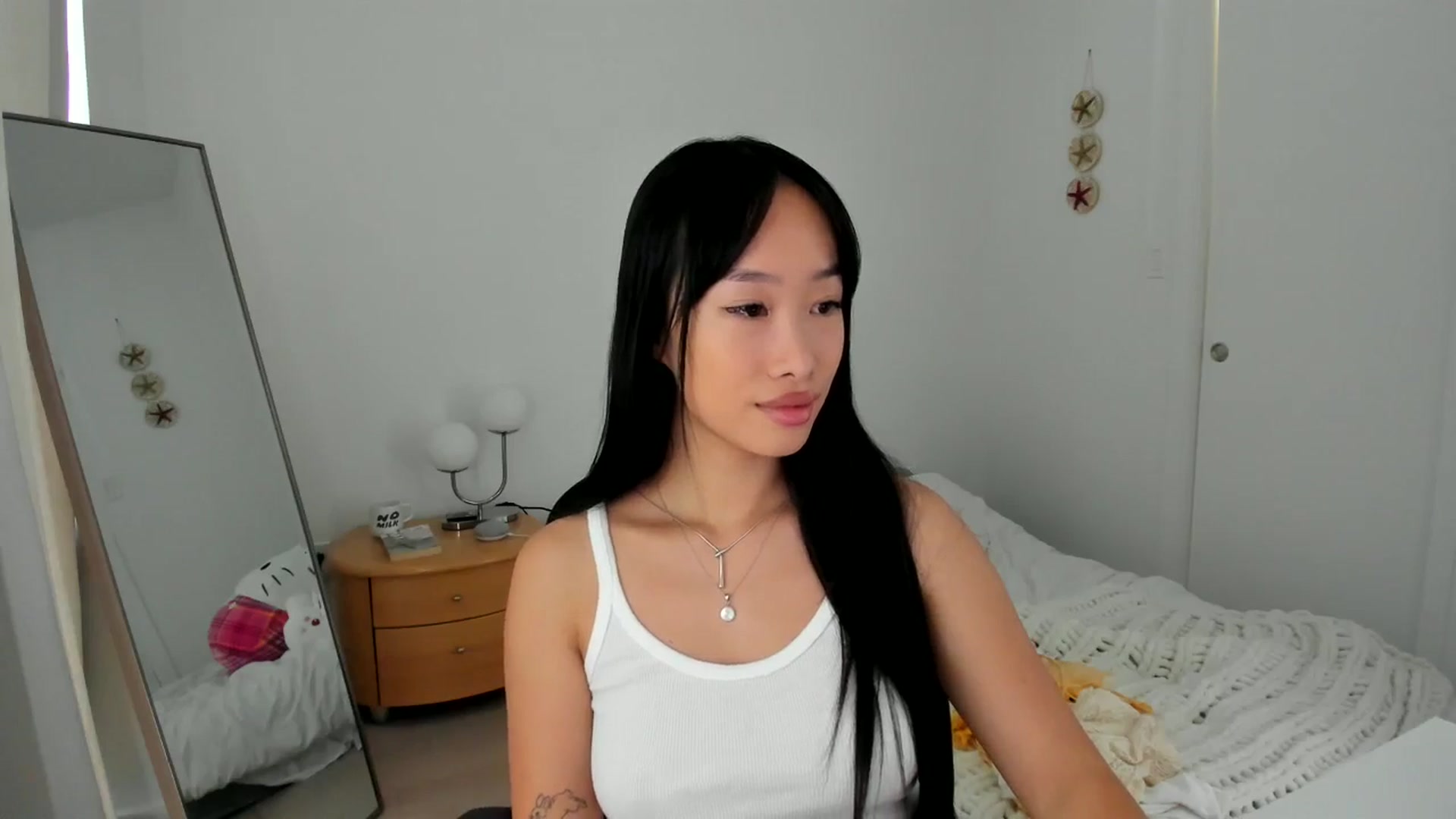 Gallery image thumbnail from BabieLee's myfreecams stream on, 08/15/2024, 18:09 image 13 of 20