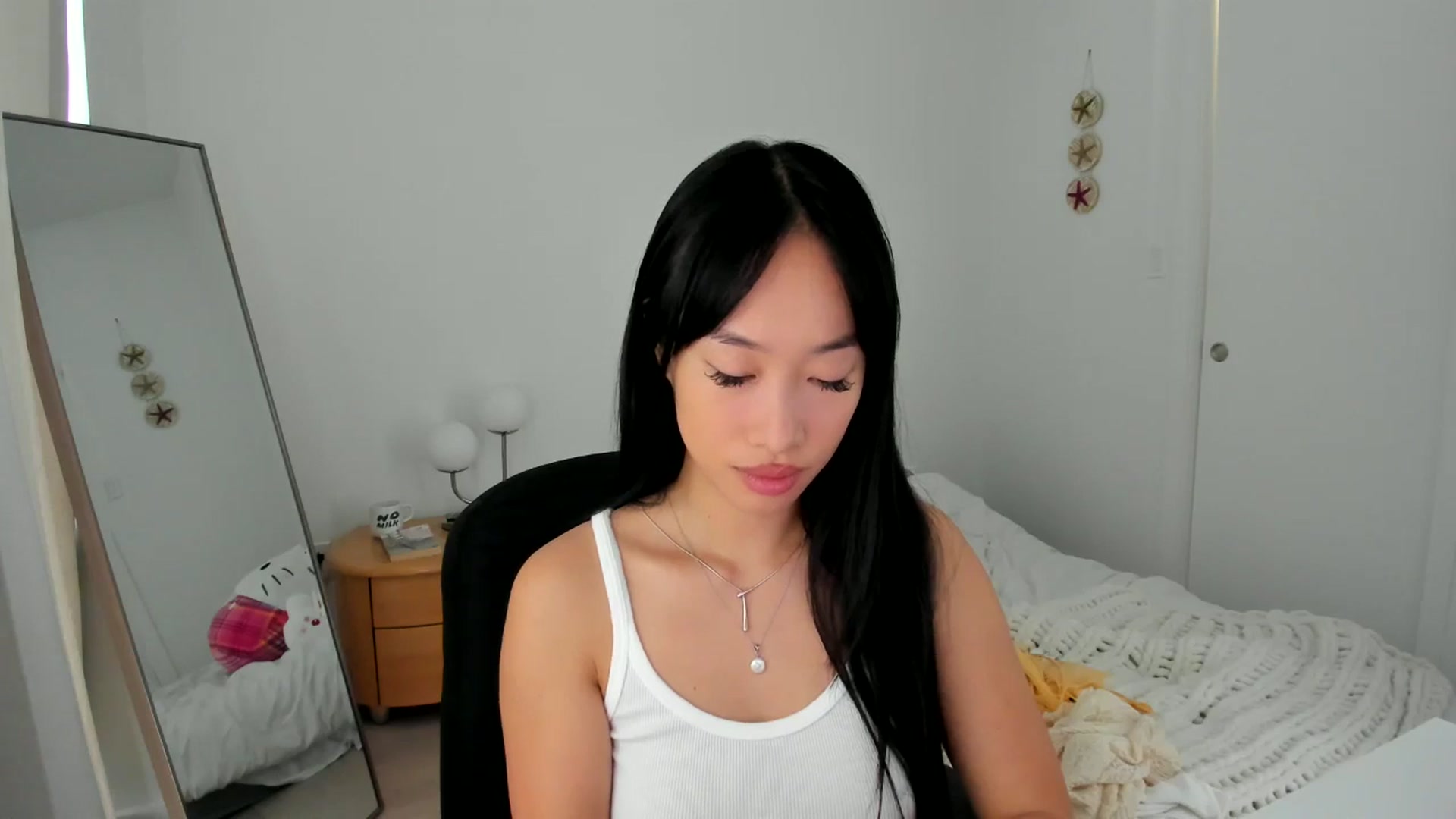 Gallery image thumbnail from BabieLee's myfreecams stream on, 08/15/2024, 18:09 image 9 of 20
