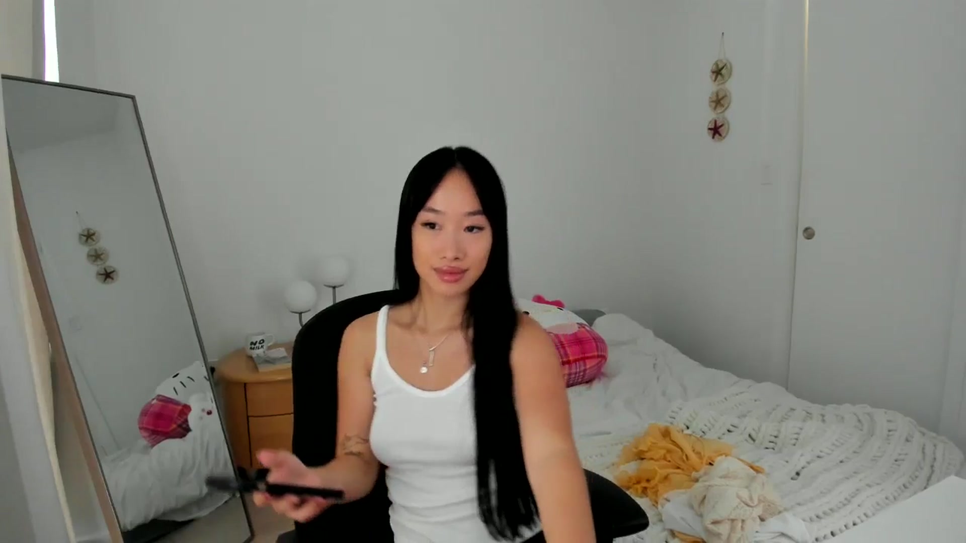 Gallery image thumbnail from BabieLee's myfreecams stream on, 08/15/2024, 18:09 image 17 of 20