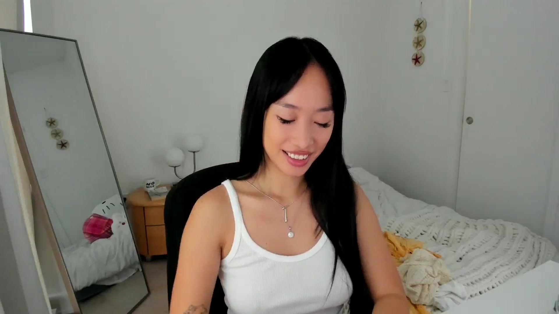 Gallery image thumbnail from BabieLee's myfreecams stream on, 08/15/2024, 18:09 image 5 of 20