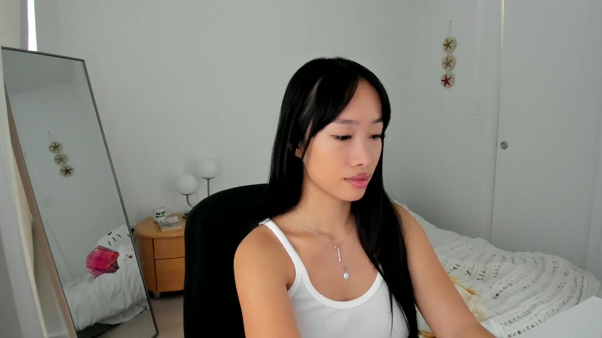 Gallery image thumbnail from BabieLee's myfreecams stream on, 08/15/2024, 18:09 image 7 of 20