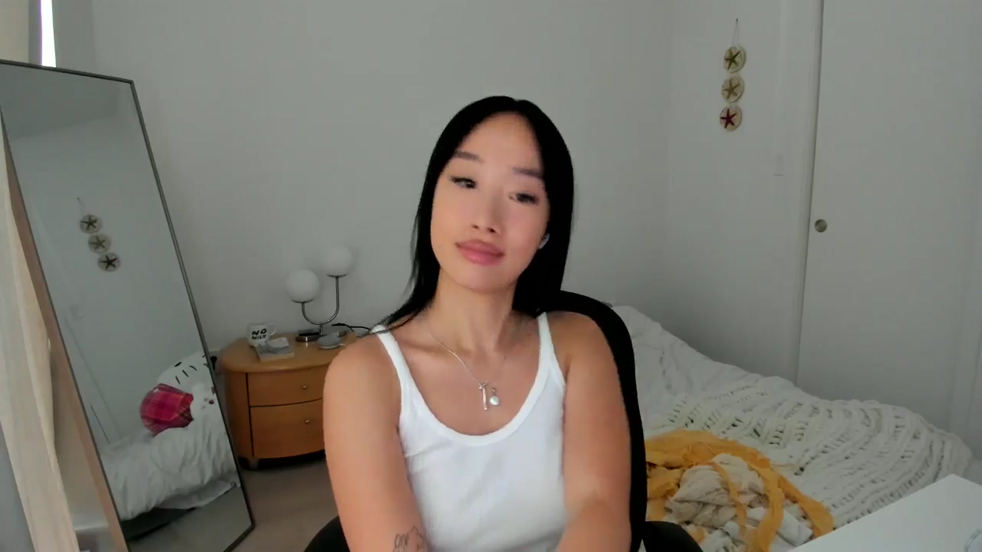 Gallery image thumbnail from BabieLee's myfreecams stream on, 08/15/2024, 19:31 image 6 of 20