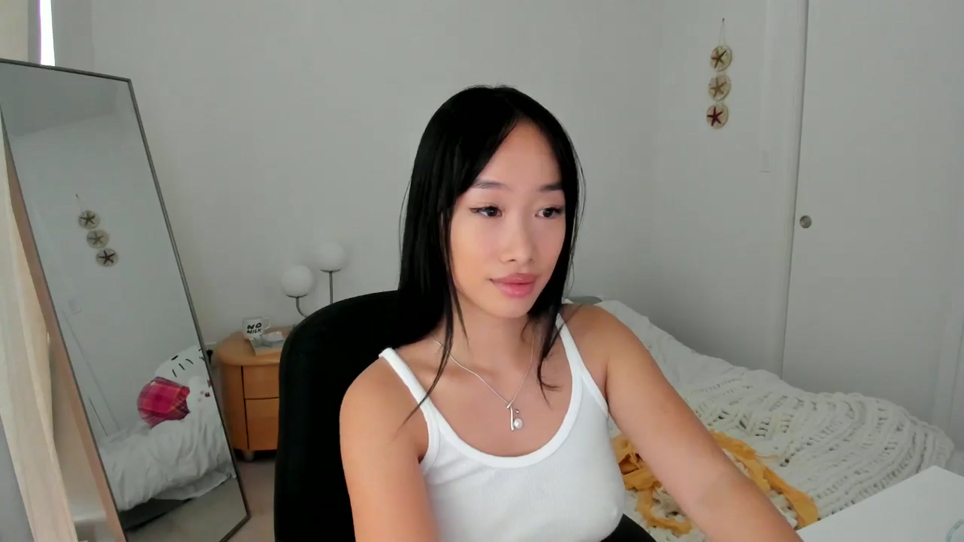 Gallery image thumbnail from BabieLee's myfreecams stream on, 08/15/2024, 19:31 image 8 of 20