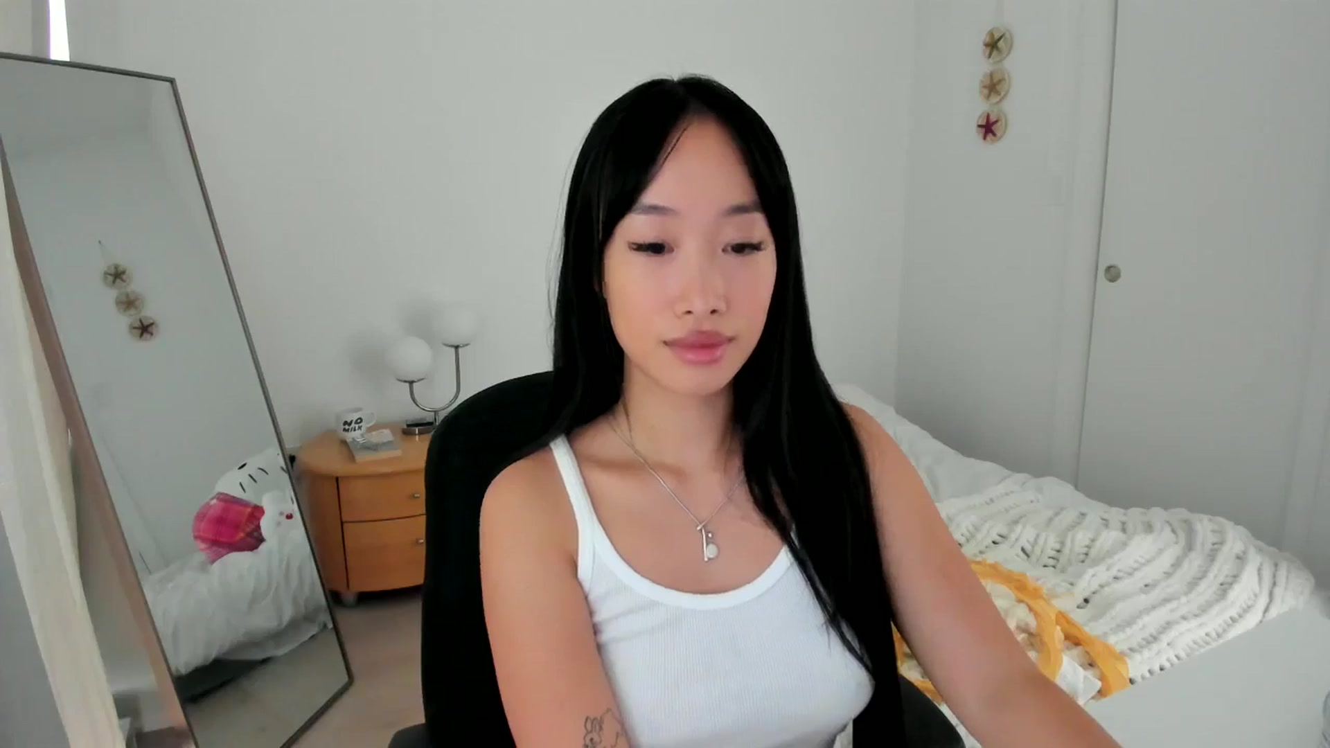 Gallery image thumbnail from BabieLee's myfreecams stream on, 08/15/2024, 19:31 image 16 of 20