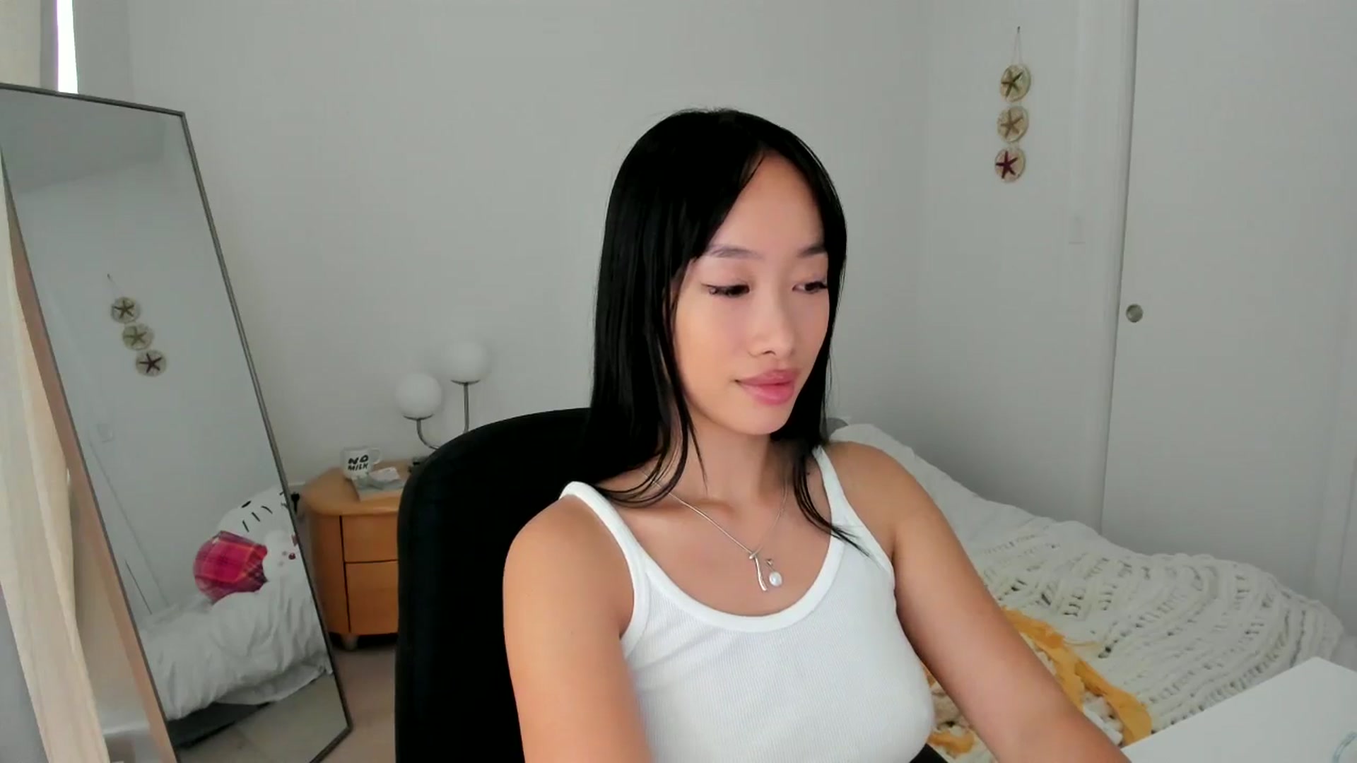 Gallery image thumbnail from BabieLee's myfreecams stream on, 08/15/2024, 19:31 image 4 of 20