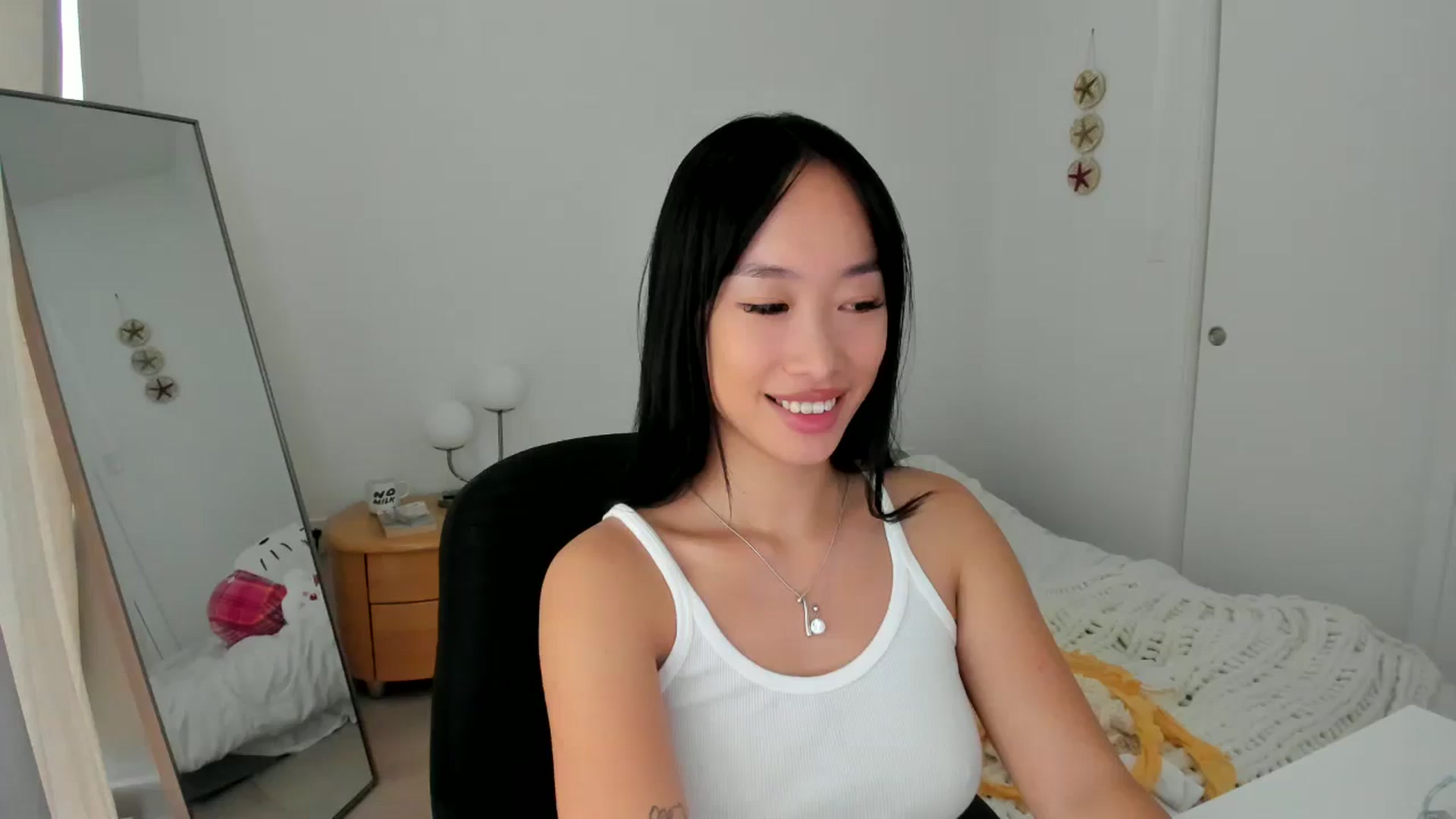 Gallery image thumbnail from BabieLee's myfreecams stream on, 08/15/2024, 19:31 image 1 of 20