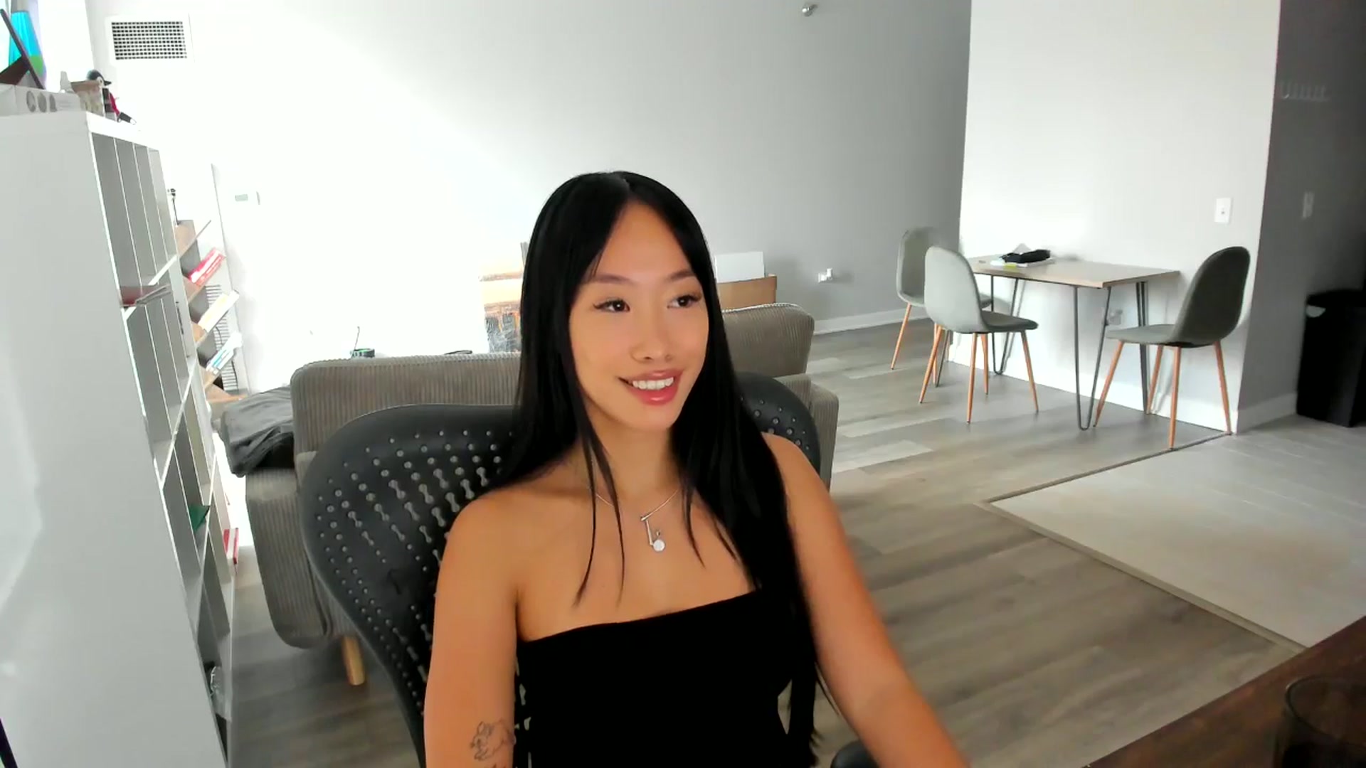 Gallery image thumbnail from BabieLee's myfreecams stream on, 08/28/2024, 17:53 image 18 of 20