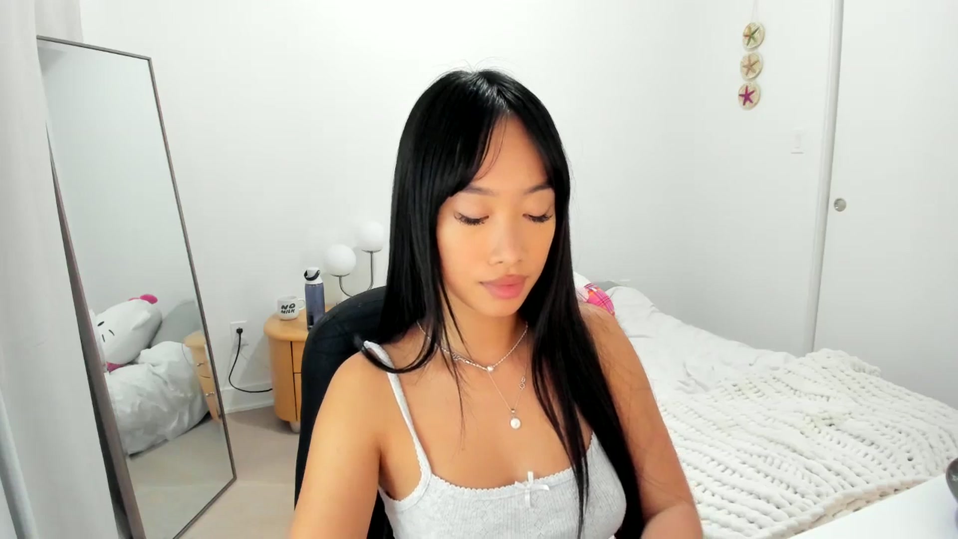 Gallery image thumbnail from BabieLee's myfreecams stream on, 09/10/2024, 03:19 image 18 of 20