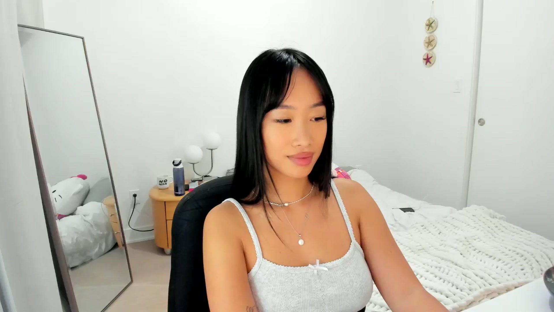 Gallery image thumbnail from BabieLee's myfreecams stream on, 09/10/2024, 03:19 image 14 of 20